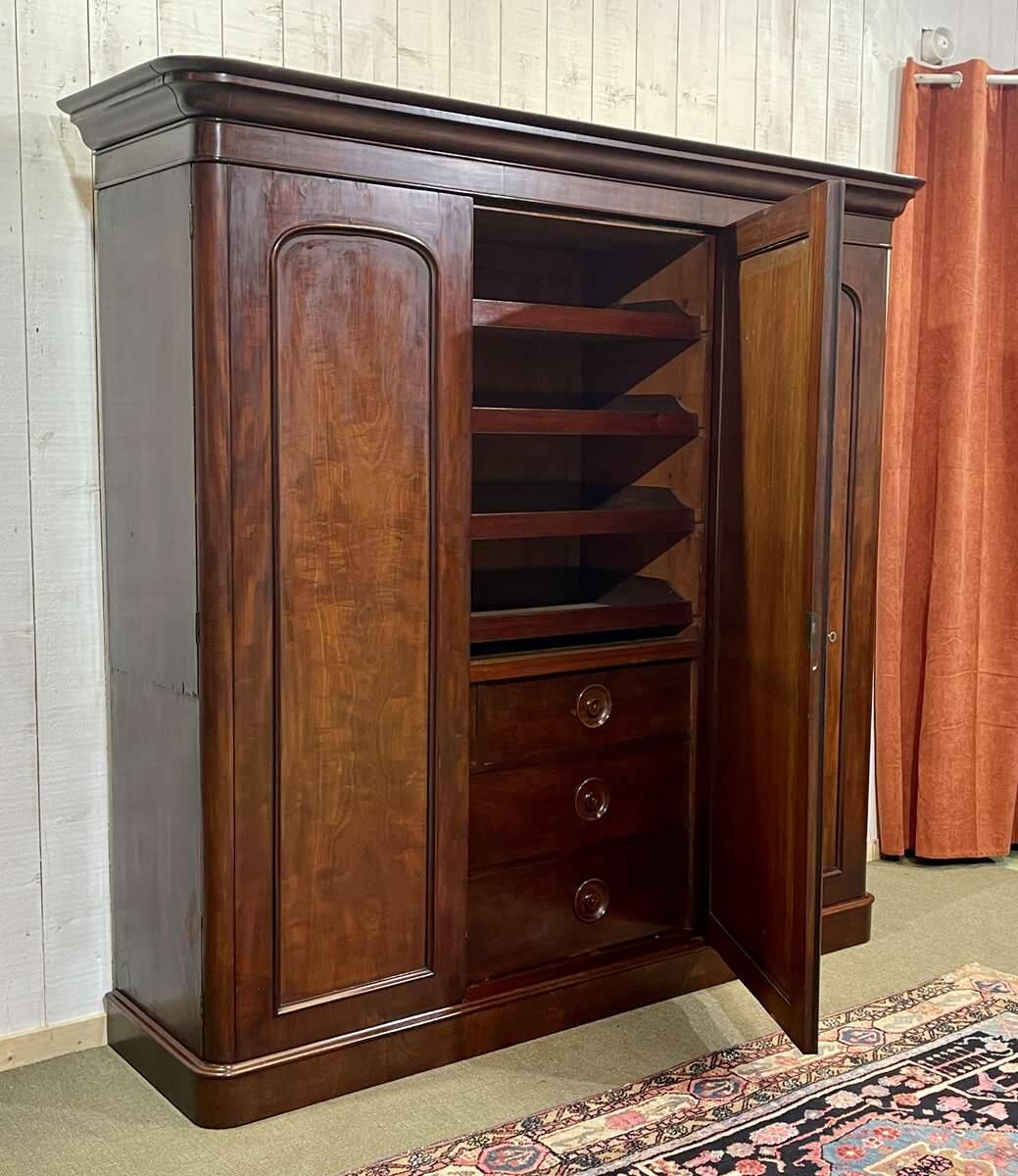 19th-century Victorian English bedroom wardrobe in mahogany.