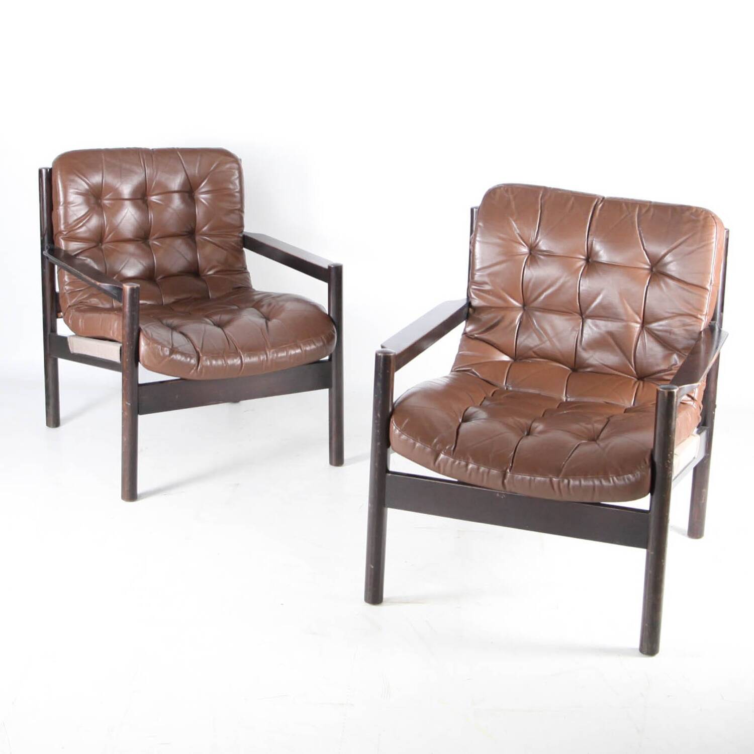 Paire de fauteuils en cuir