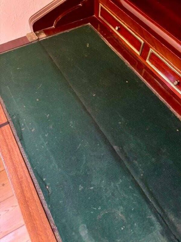 Bureau cylindre à système en acajou, style Louis XVI