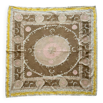 Nappe brodée à la main vintage 156x162 cm