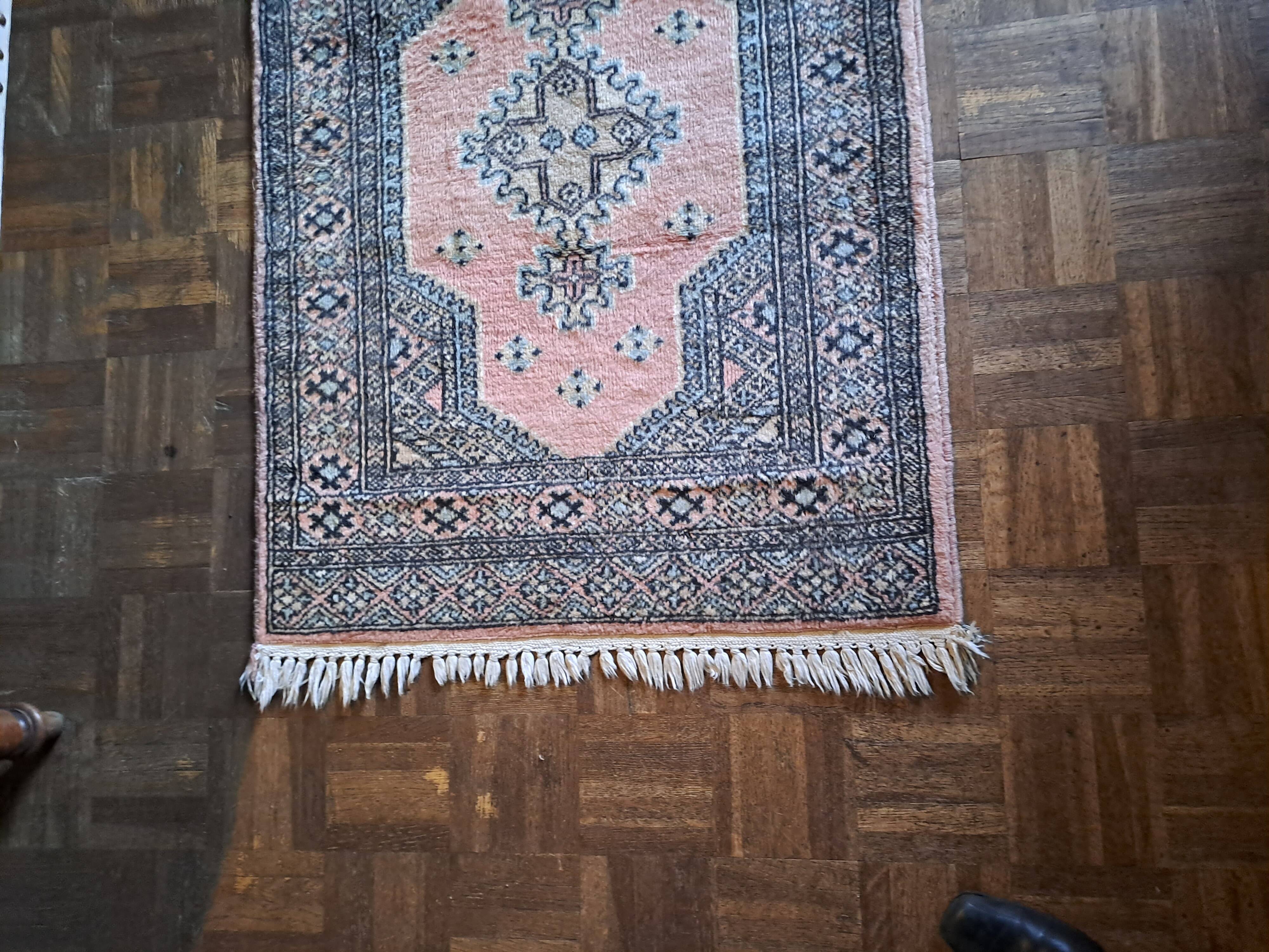 Handmade wool rugs oriental style rectangular Pakistan 1990 vintage pink gray