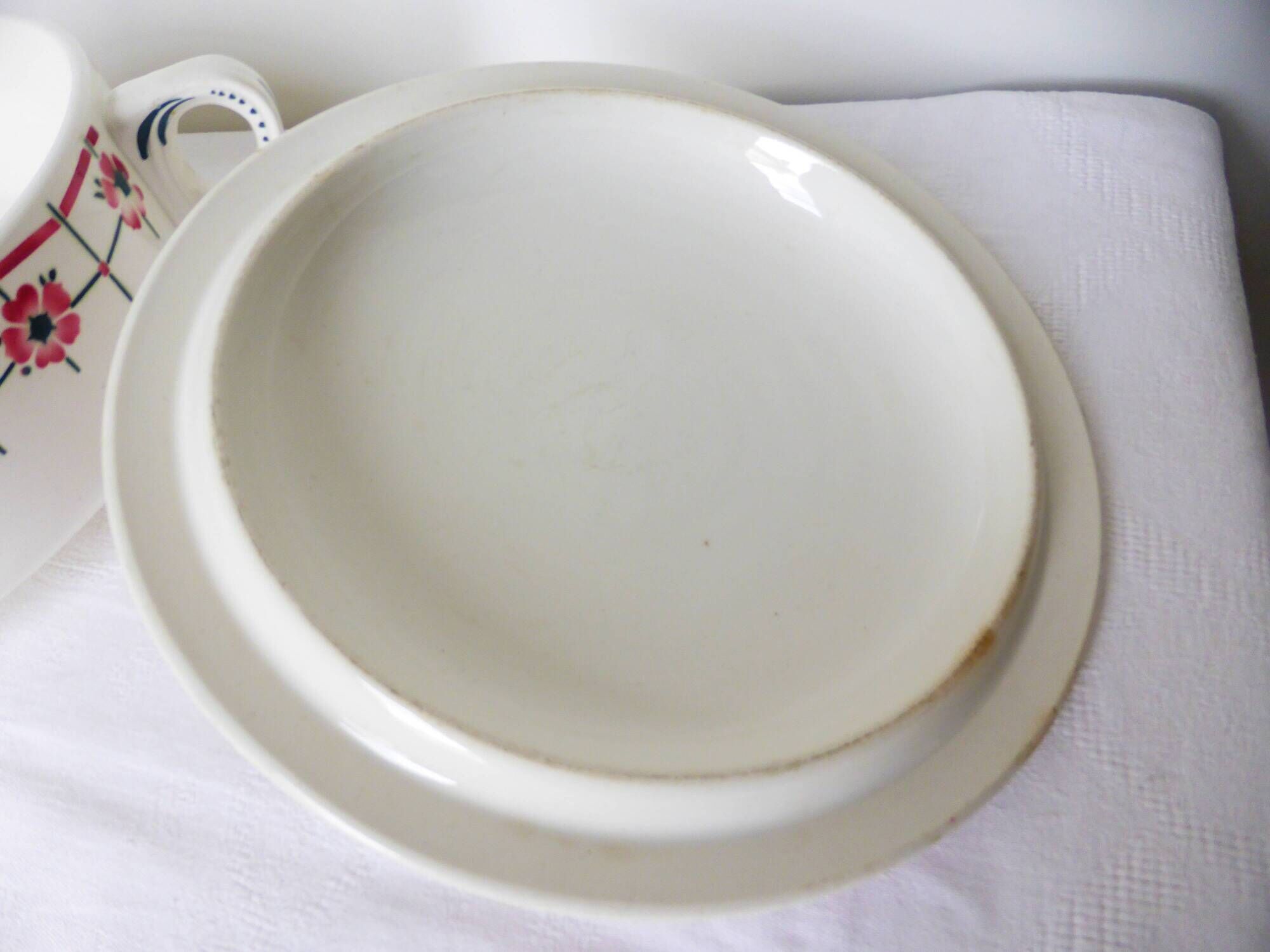 1 vintage soup tureen or vegetable dish from Céranord St Amand model Monique 2103166