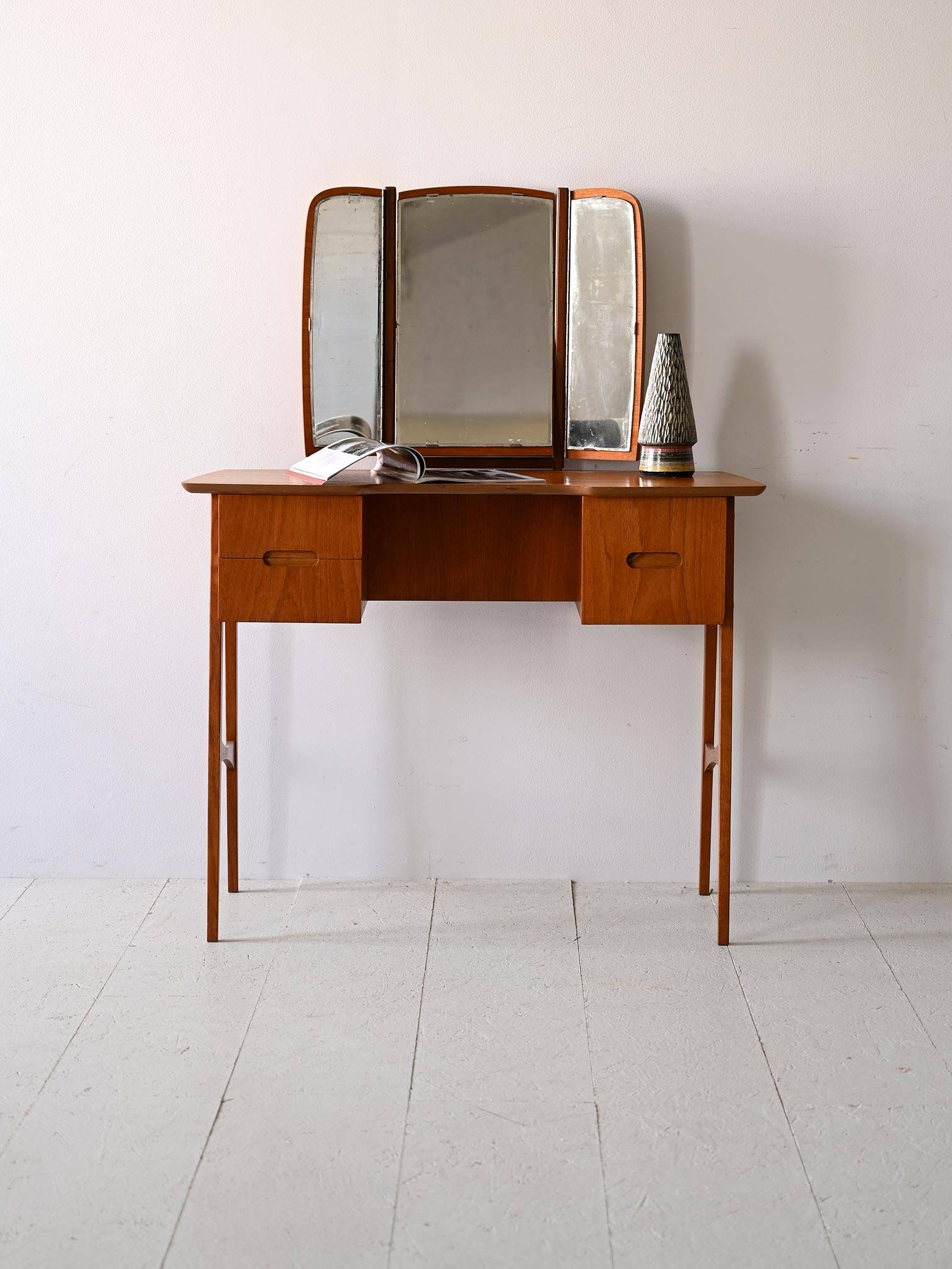 Scandinavian dressing table with mirror