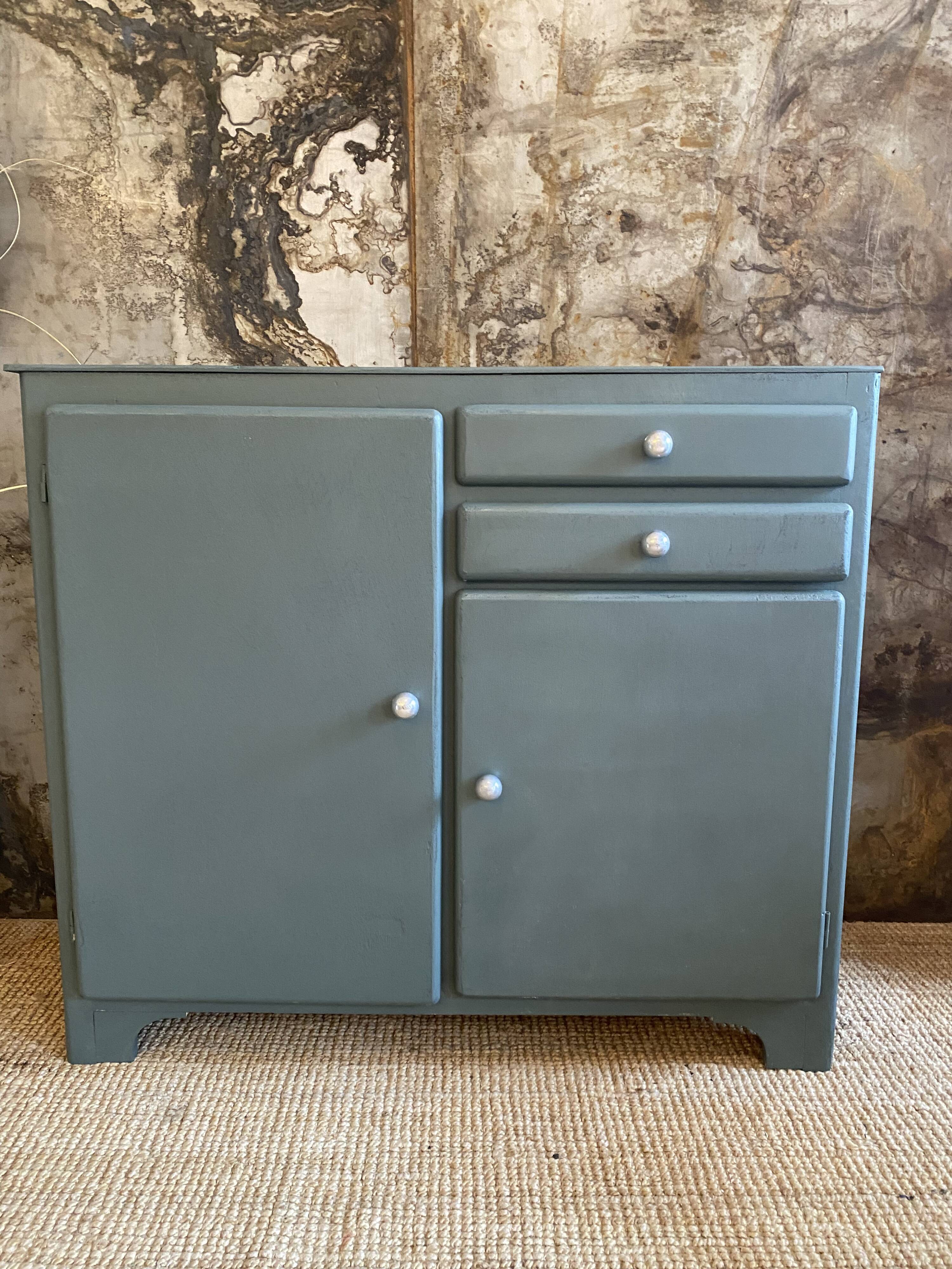 Parisian buffet storm color