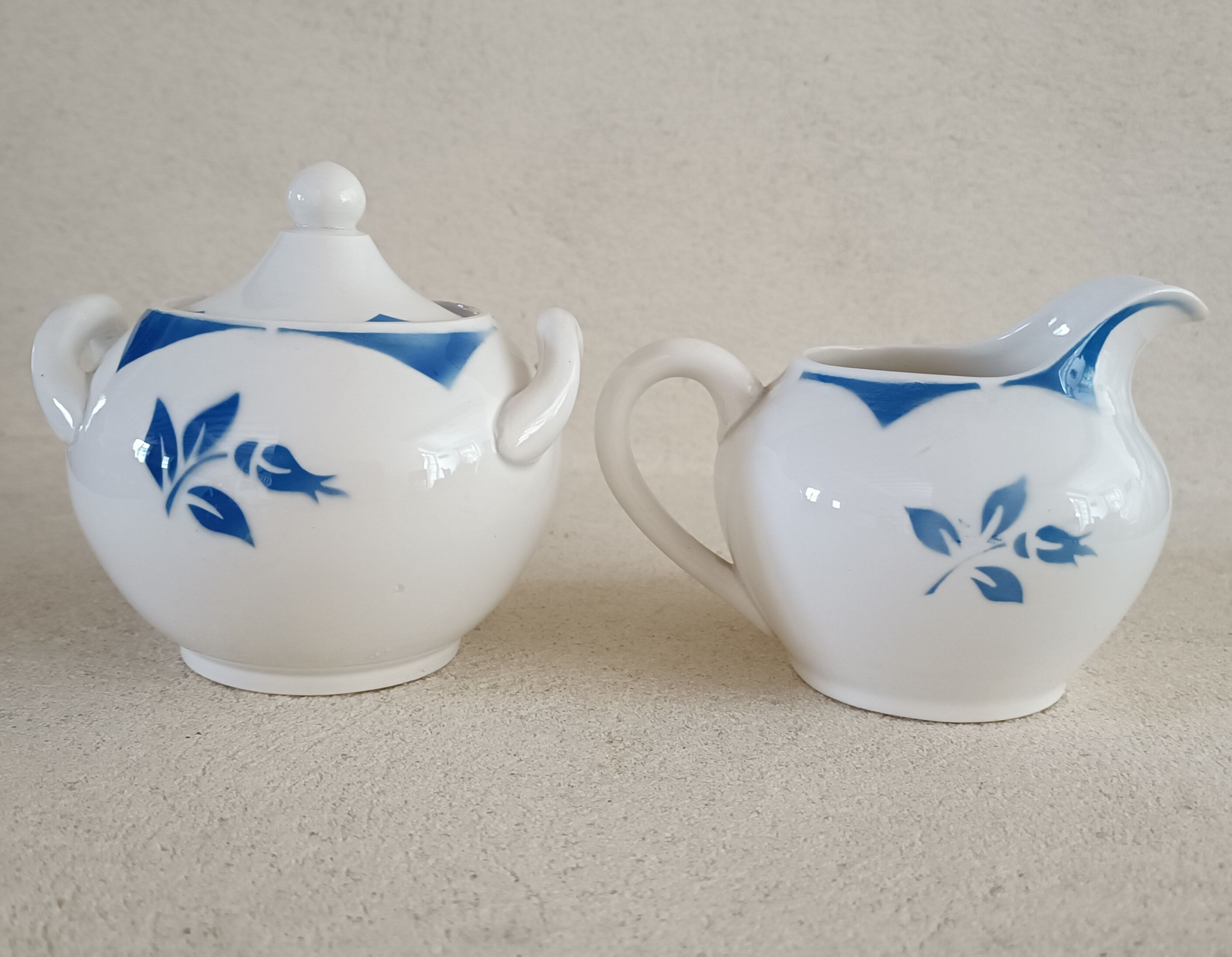 6 Digoin cups and saucers, sugar bowl and milk jug