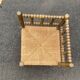 Chaise d’angle en bois tourné
