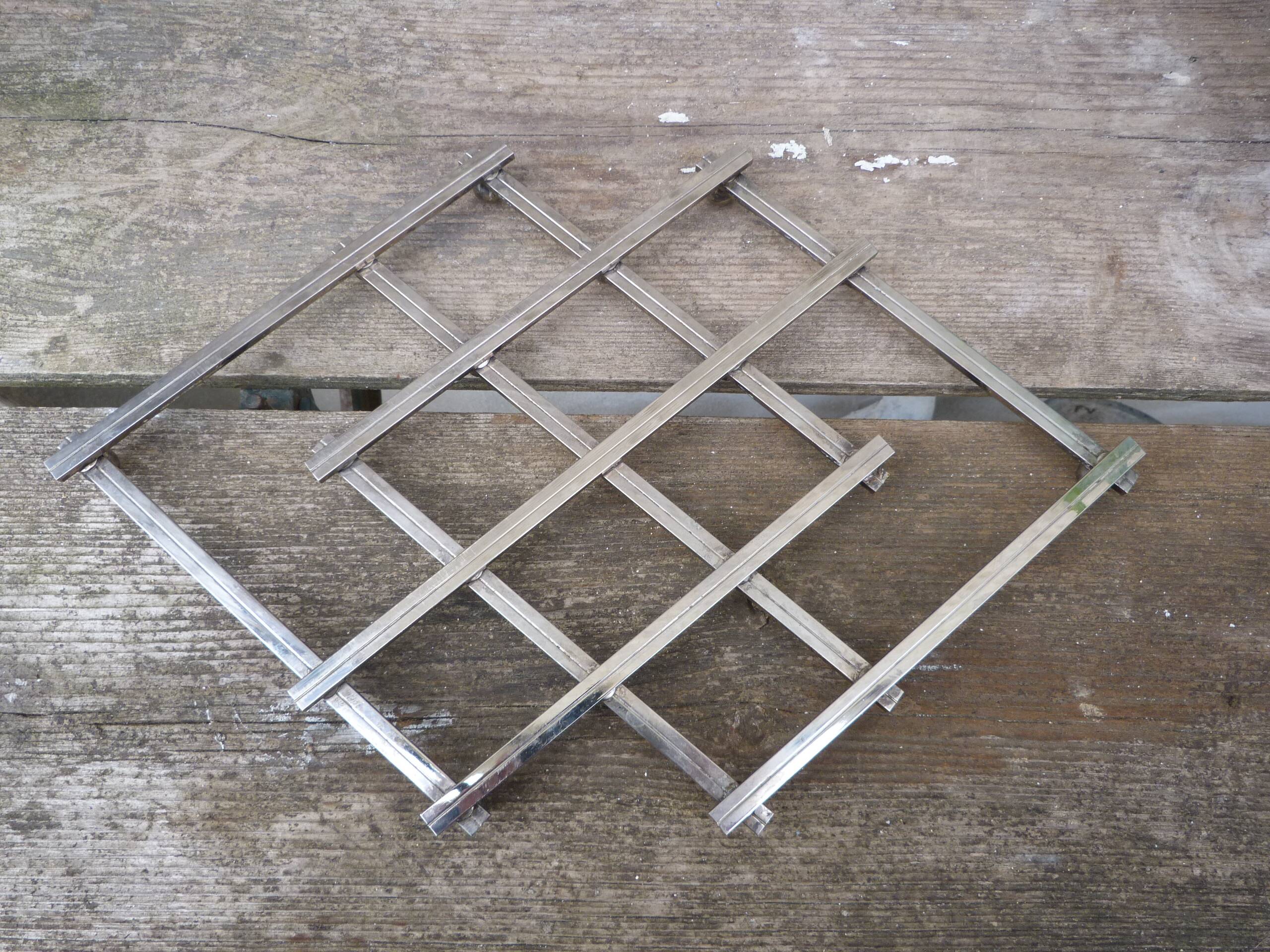 Modernist design foldable trivet in silver metal Jacques Adnet 1940/1950