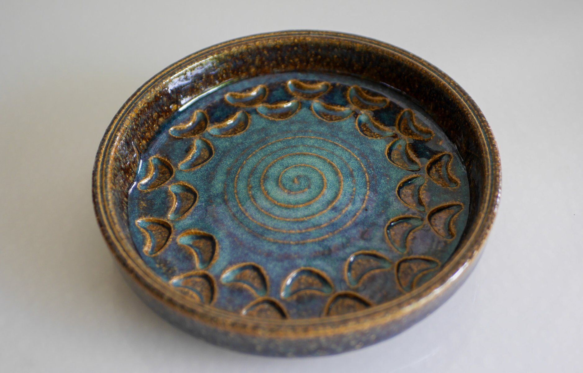 Ceramic plate in modernist art by Michael Andersen, Denmark, 1960s.