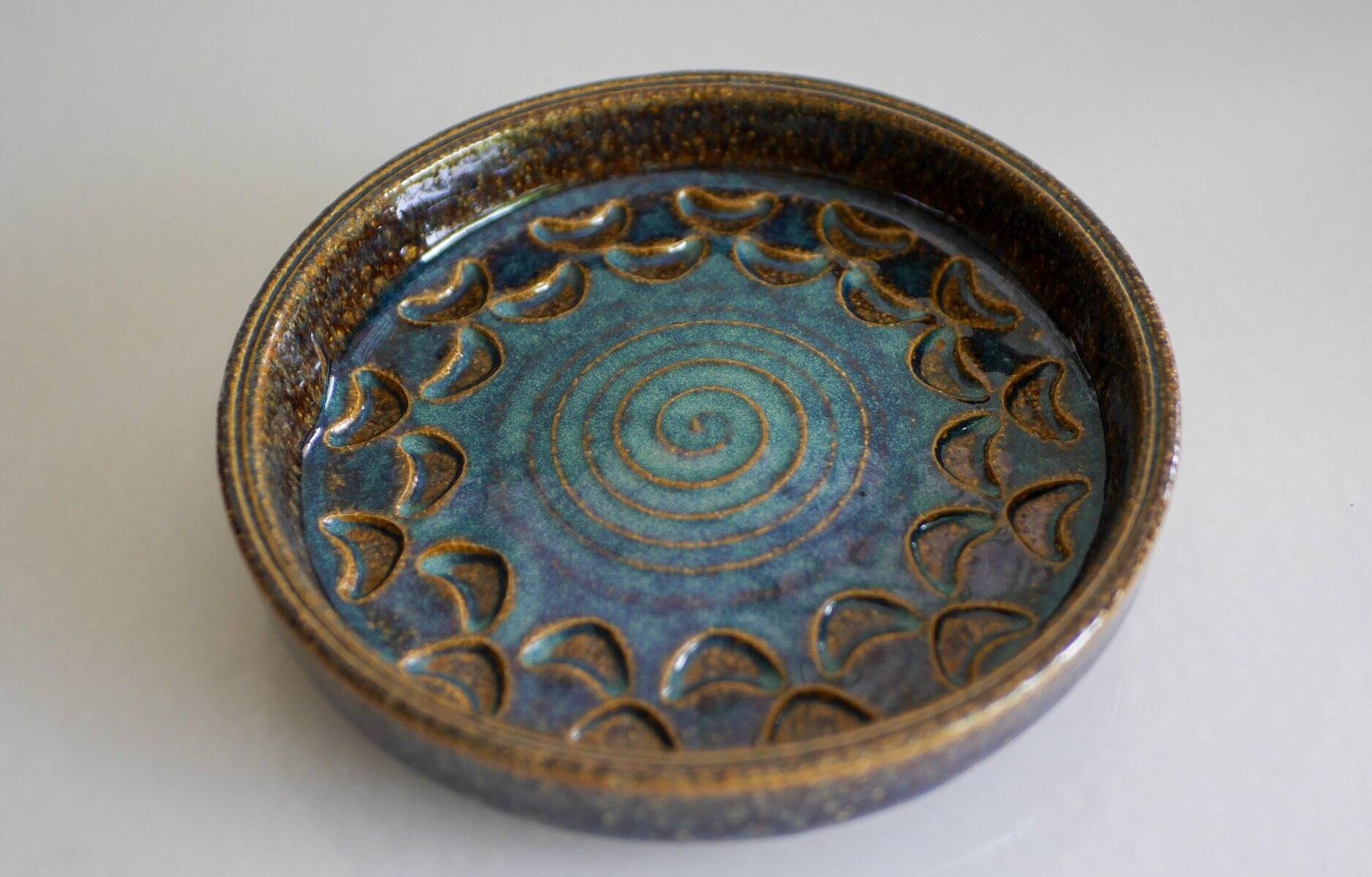 Ceramic plate in modernist art by Michael Andersen, Denmark, 1960s.
