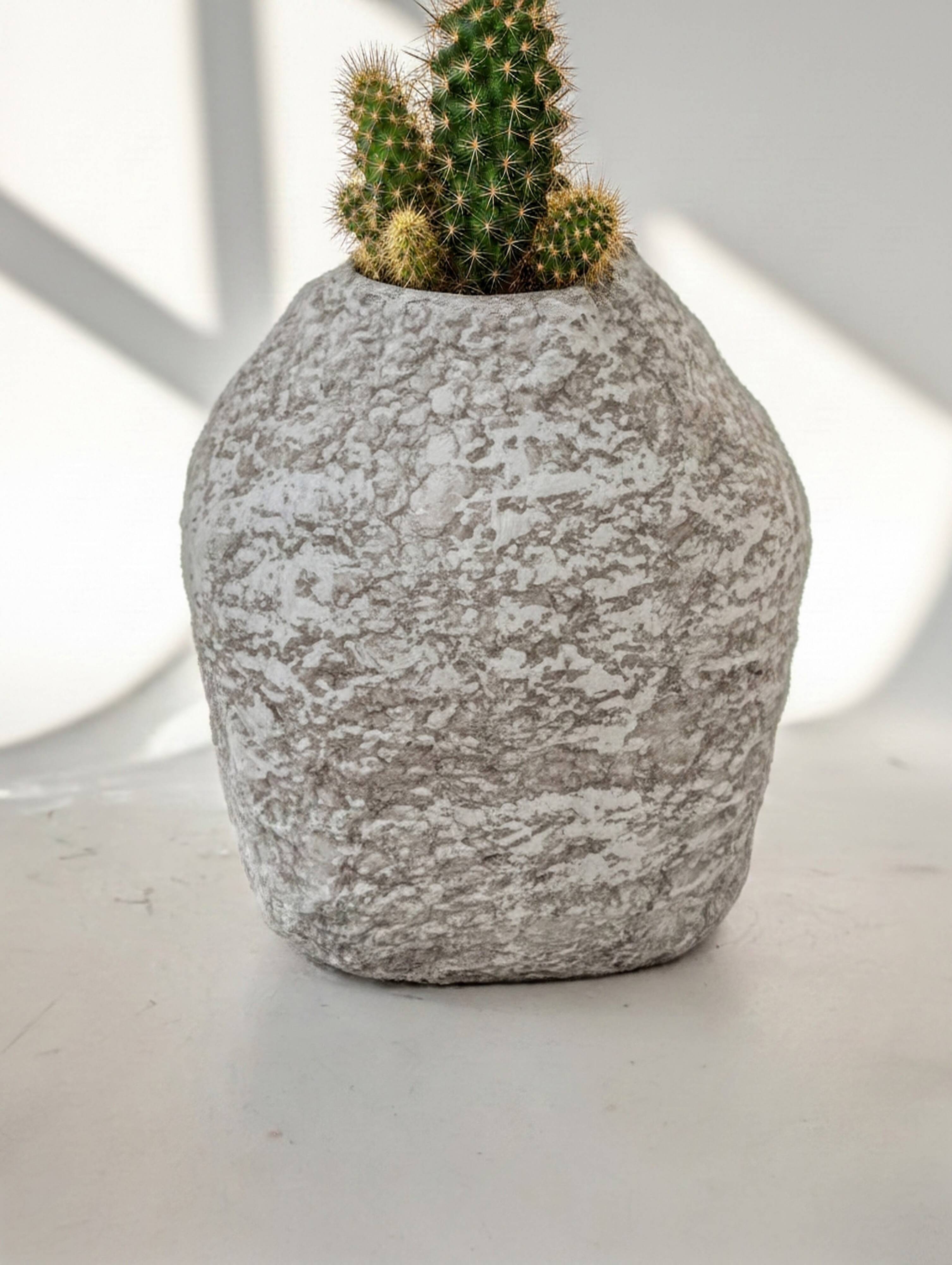 Sculptural vase with a mineral Boho spirit.