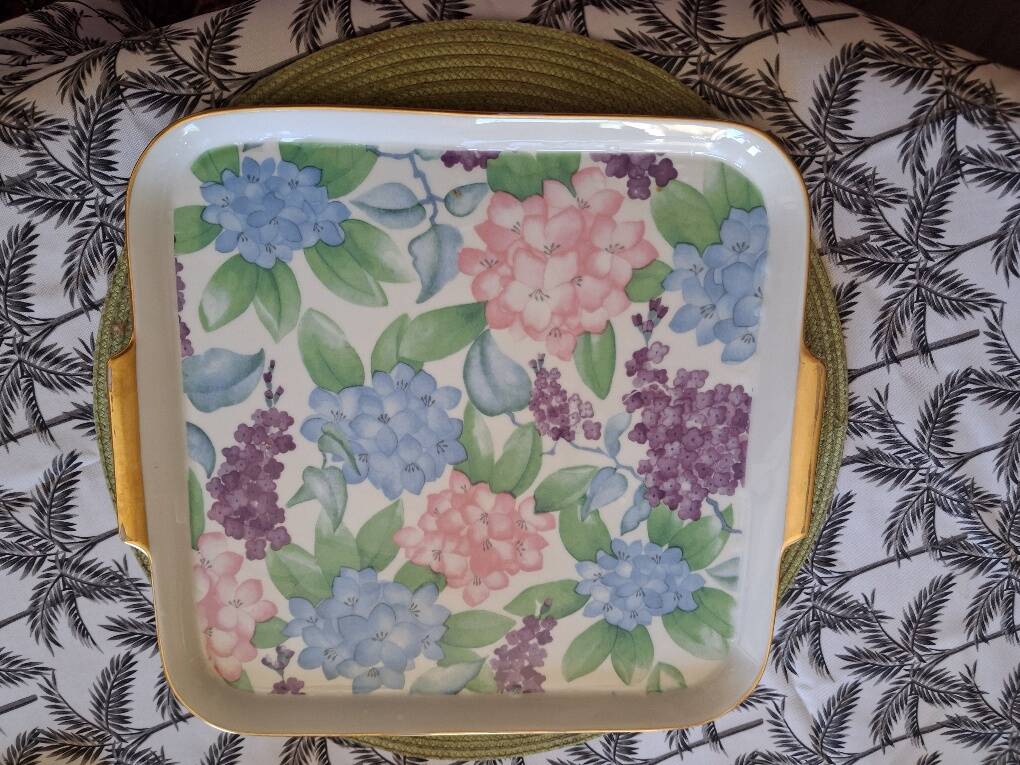 Plate/Plateau in porcelain with gold decoration