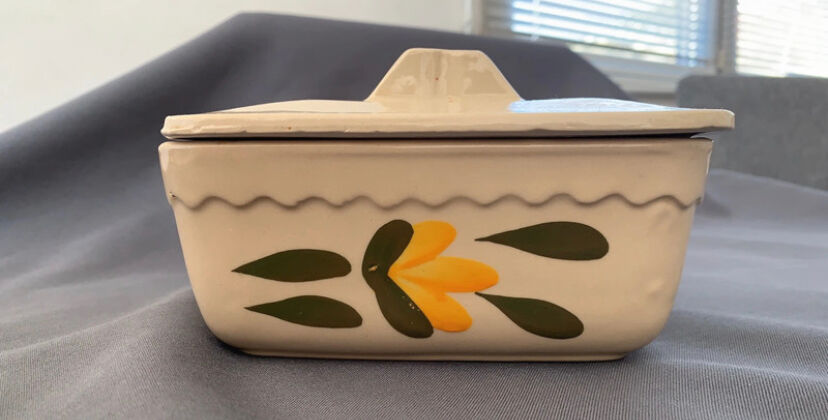Butter dish with ceramic lid decoration flowers