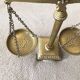 Petite balance à plateaux en laiton pour déco