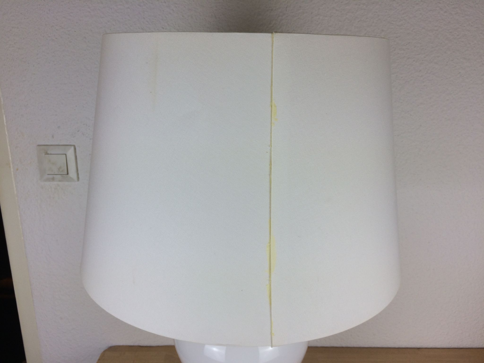 Lampe à poser opaline années 70 space age pied balustre