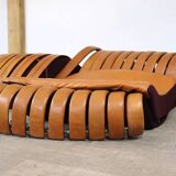 Vintage sculptural cognac leather lounge canapé, France 1980.