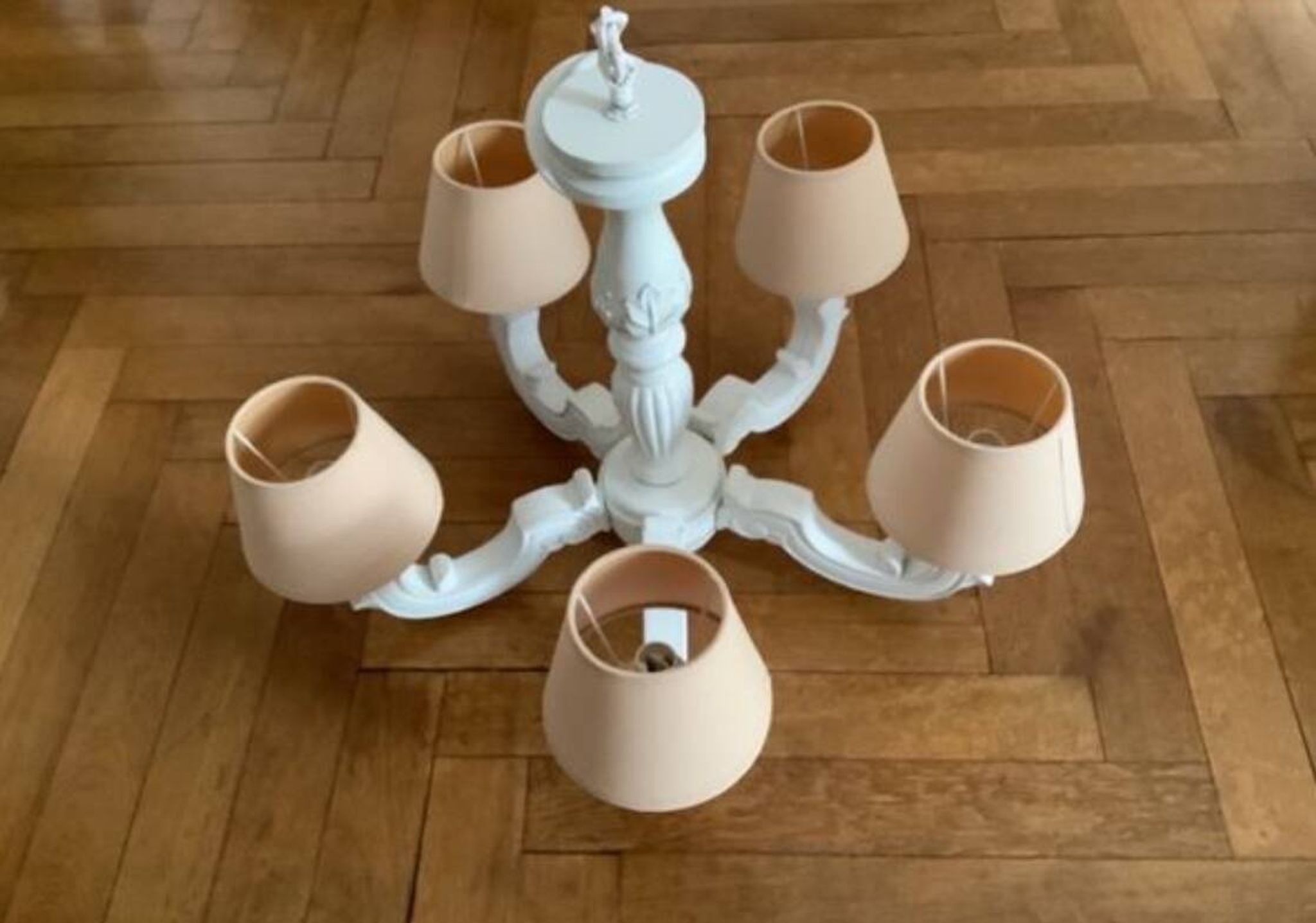 White painted wooden chandelier with 5 arms and lampshade