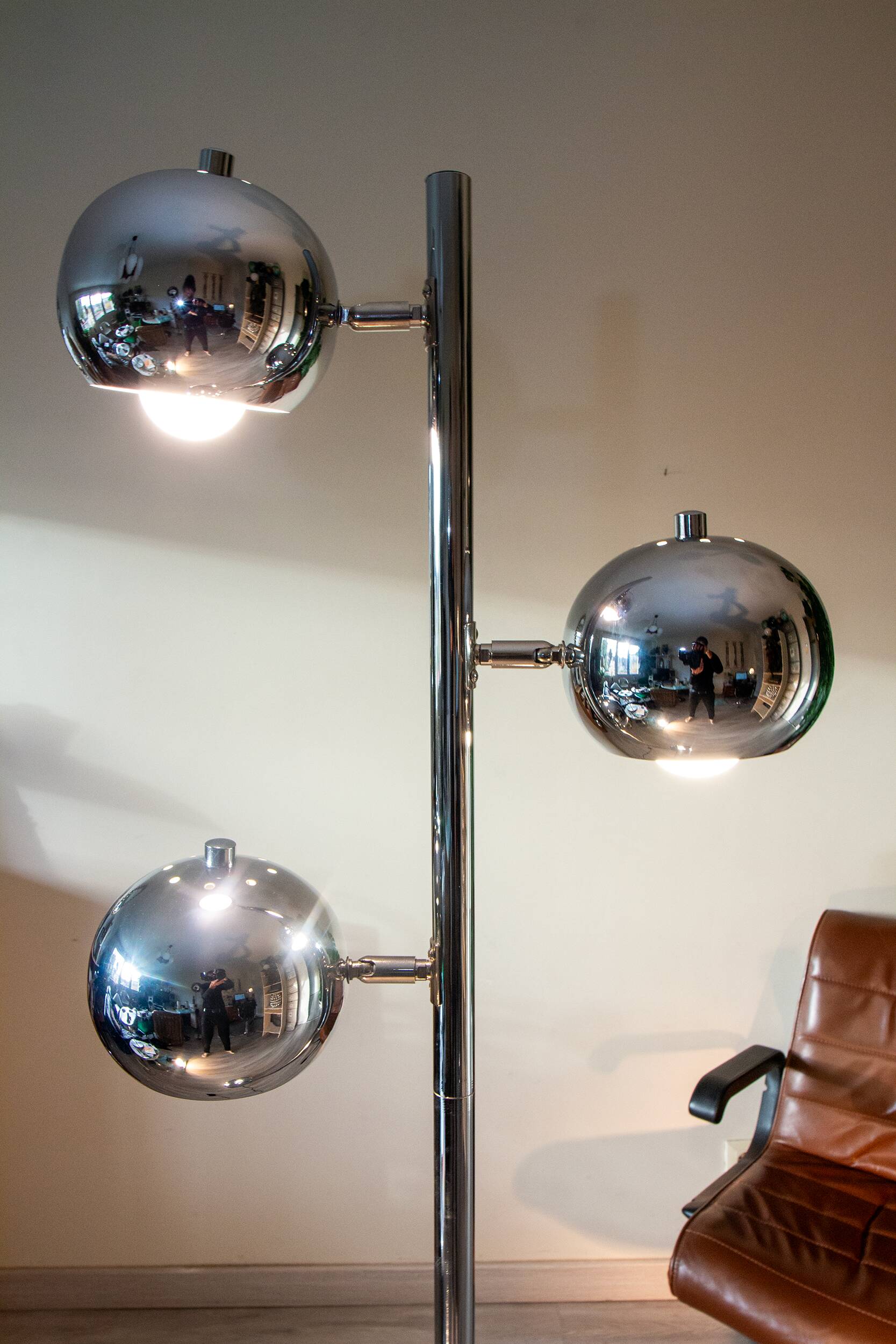 Space age eye ball floor lamp, chrome steel