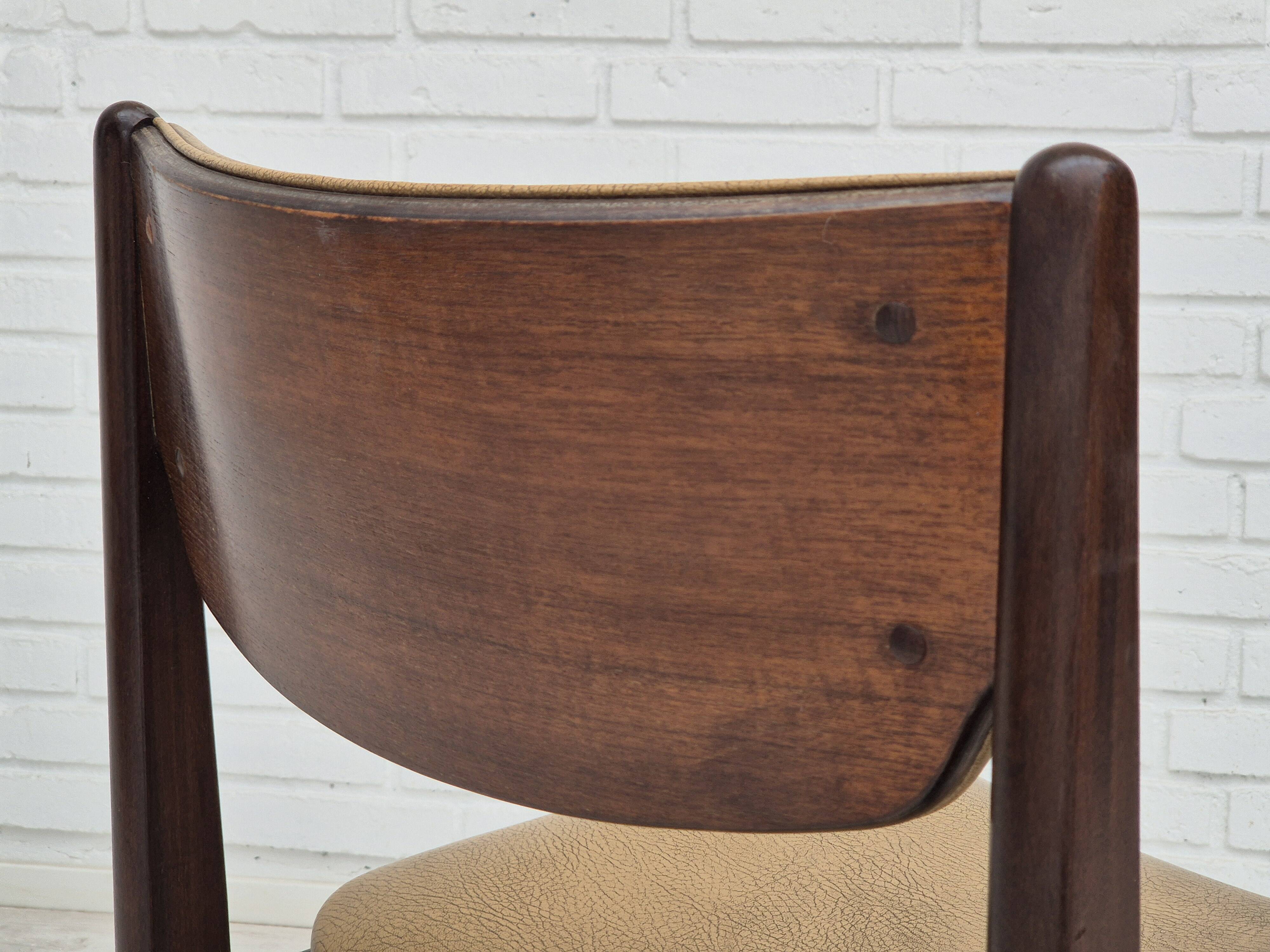 1970s, set of 5 Danish dinning chairs, original condition, teak wood, leather.