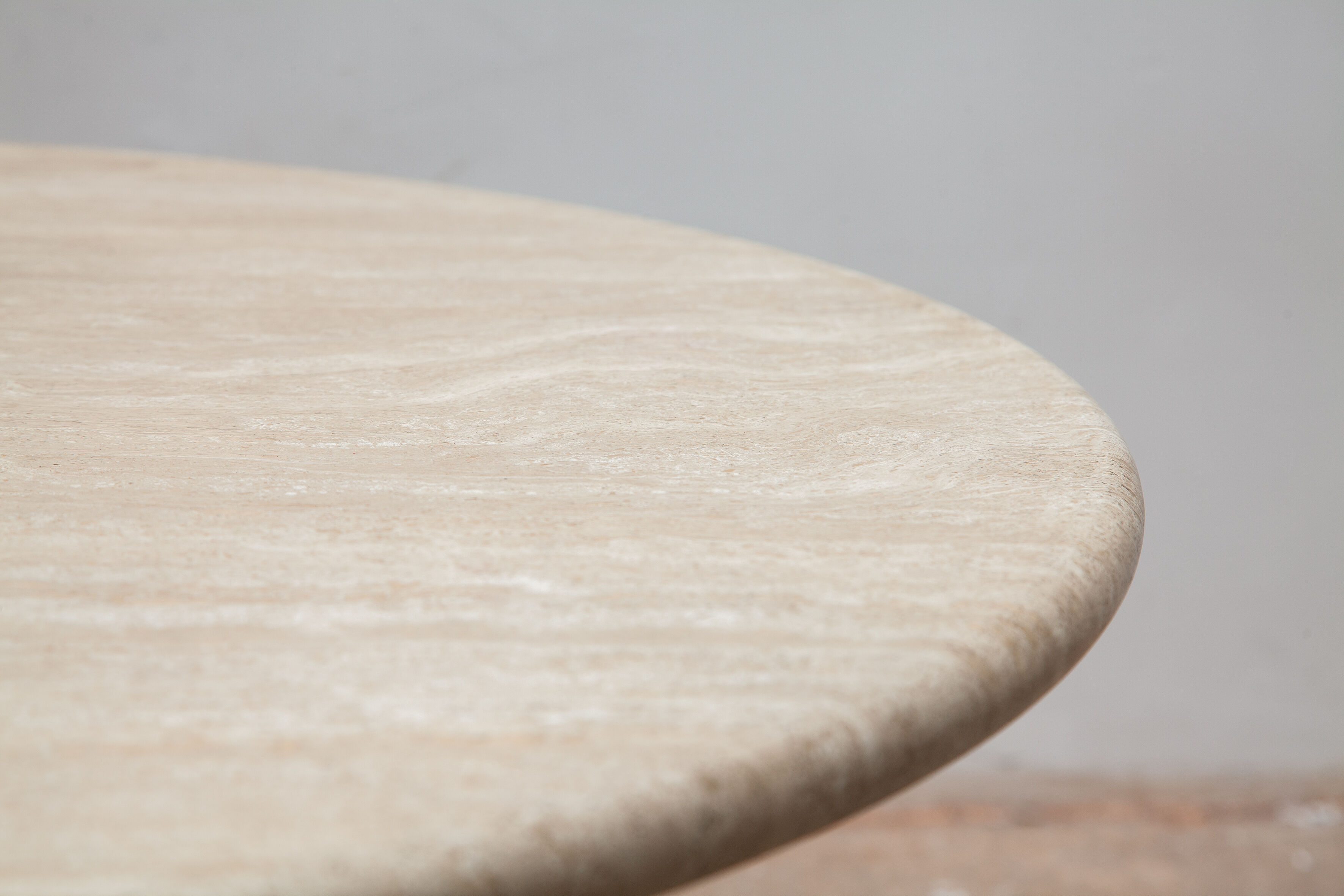 Table basse ronde en travertin par Peter Draenert, années 1970