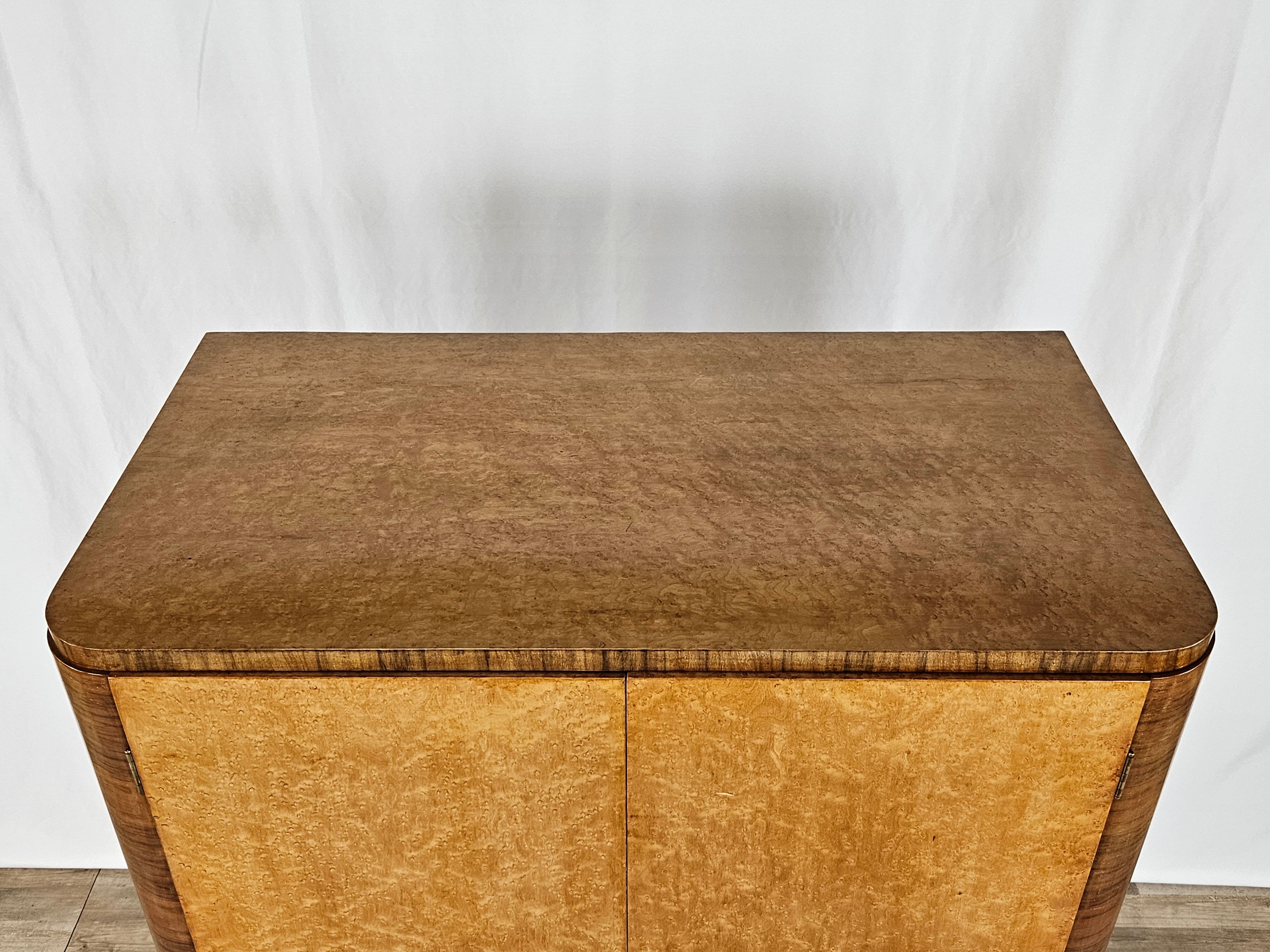 Art decò sideboard in thuja and walnut