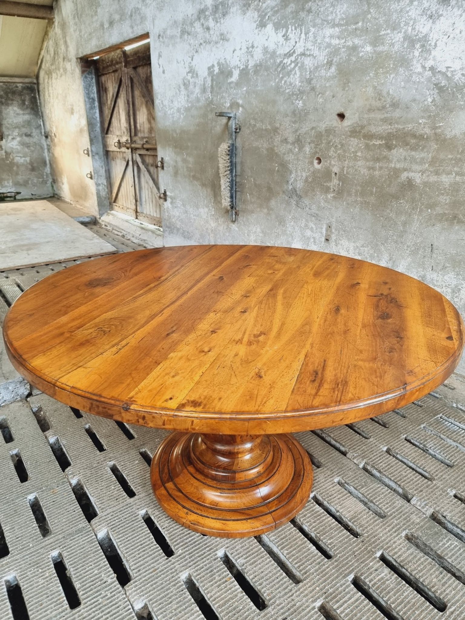 Old round table walnut dining table 140 cm