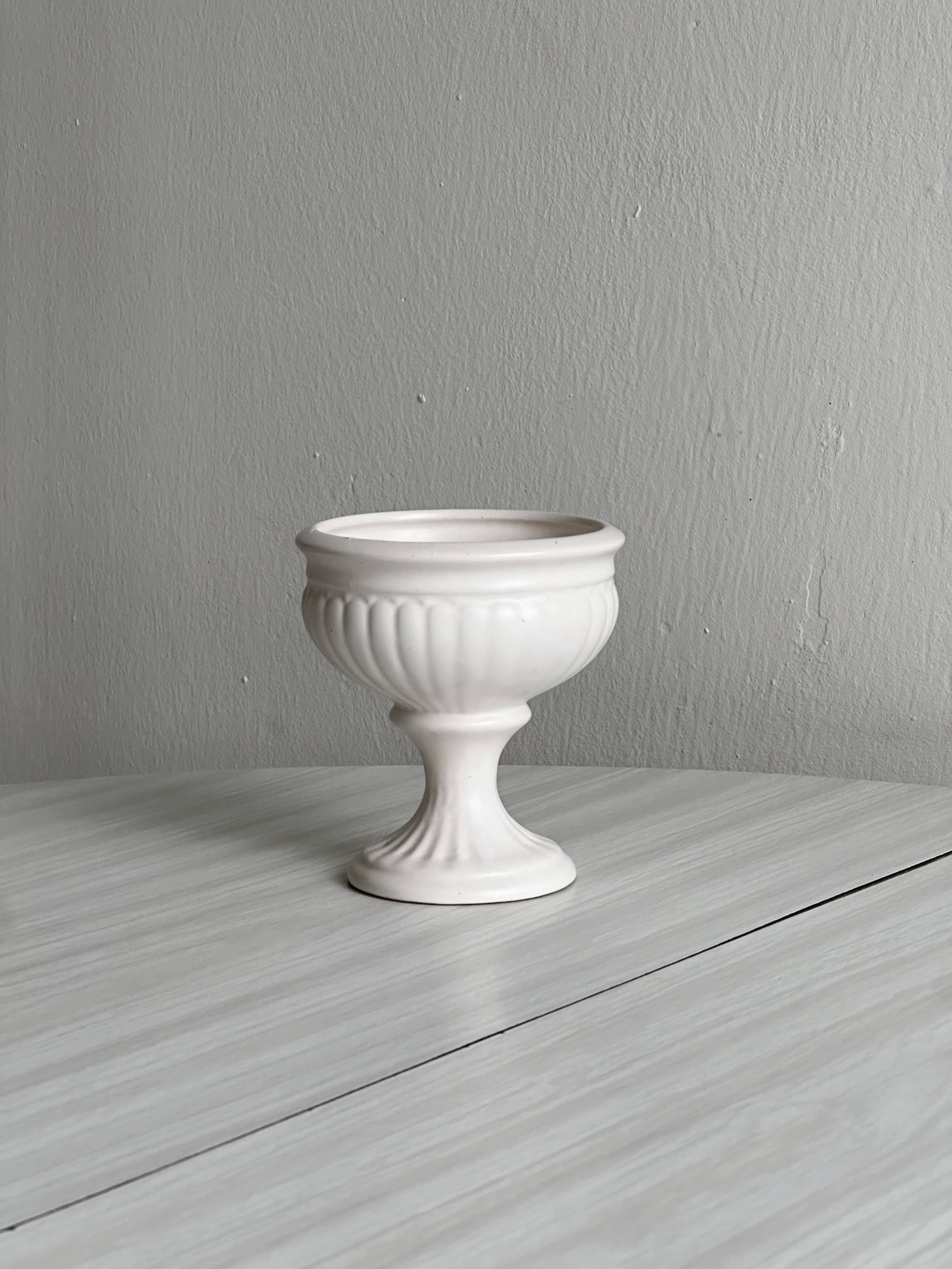 Off-white ceramic footed bowl
