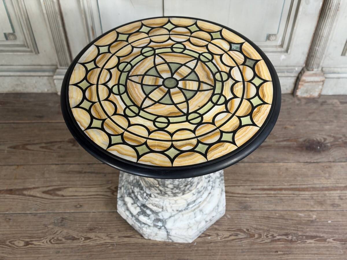 Marbre, albâtre et onyx, table d’appoint vers 1900
