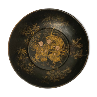 CHINA, black lacquered wood cup decorated three dignitaries early twentieth century