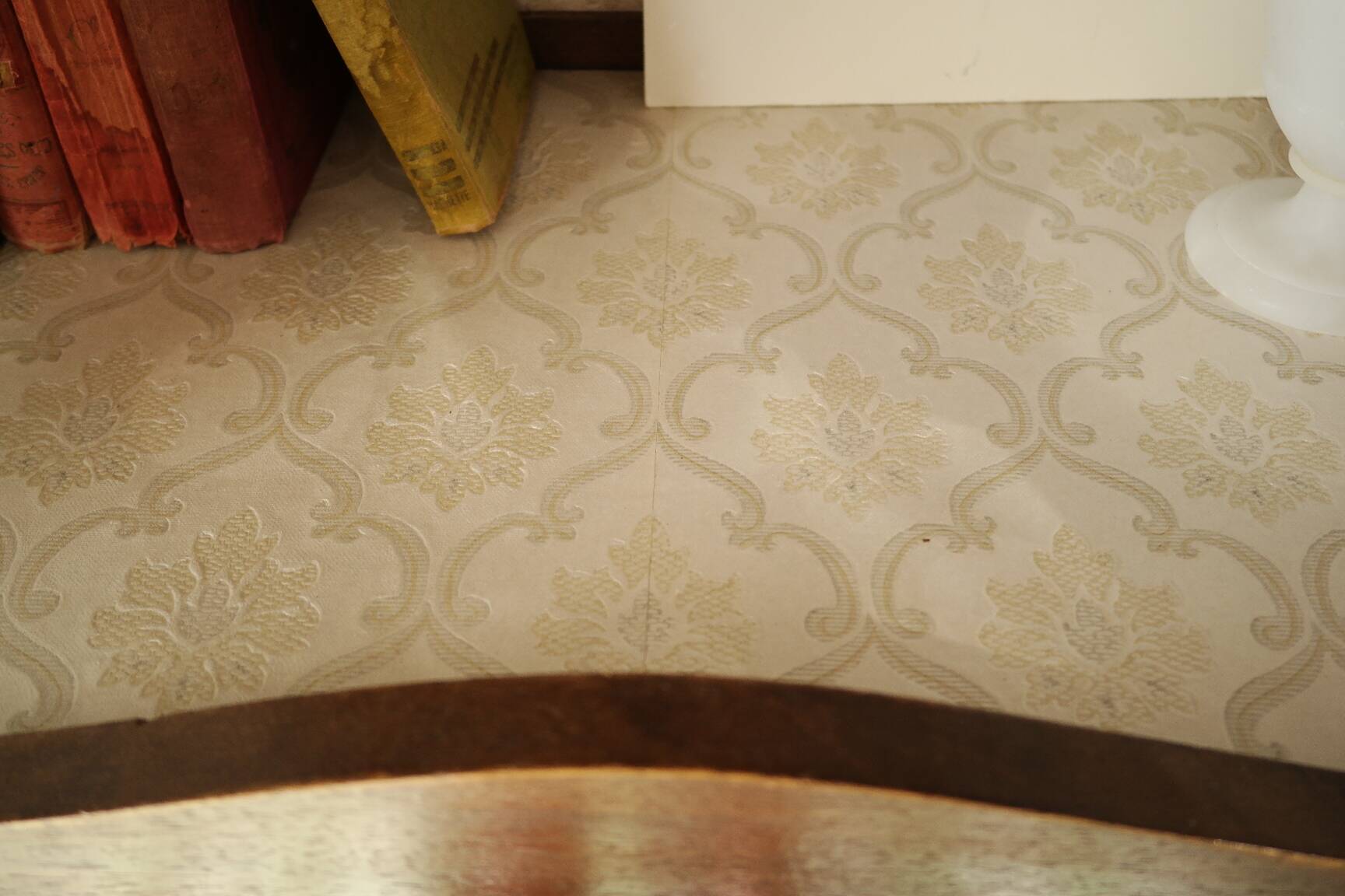 Curved display cabinet in solid walnut, mid-20th century.