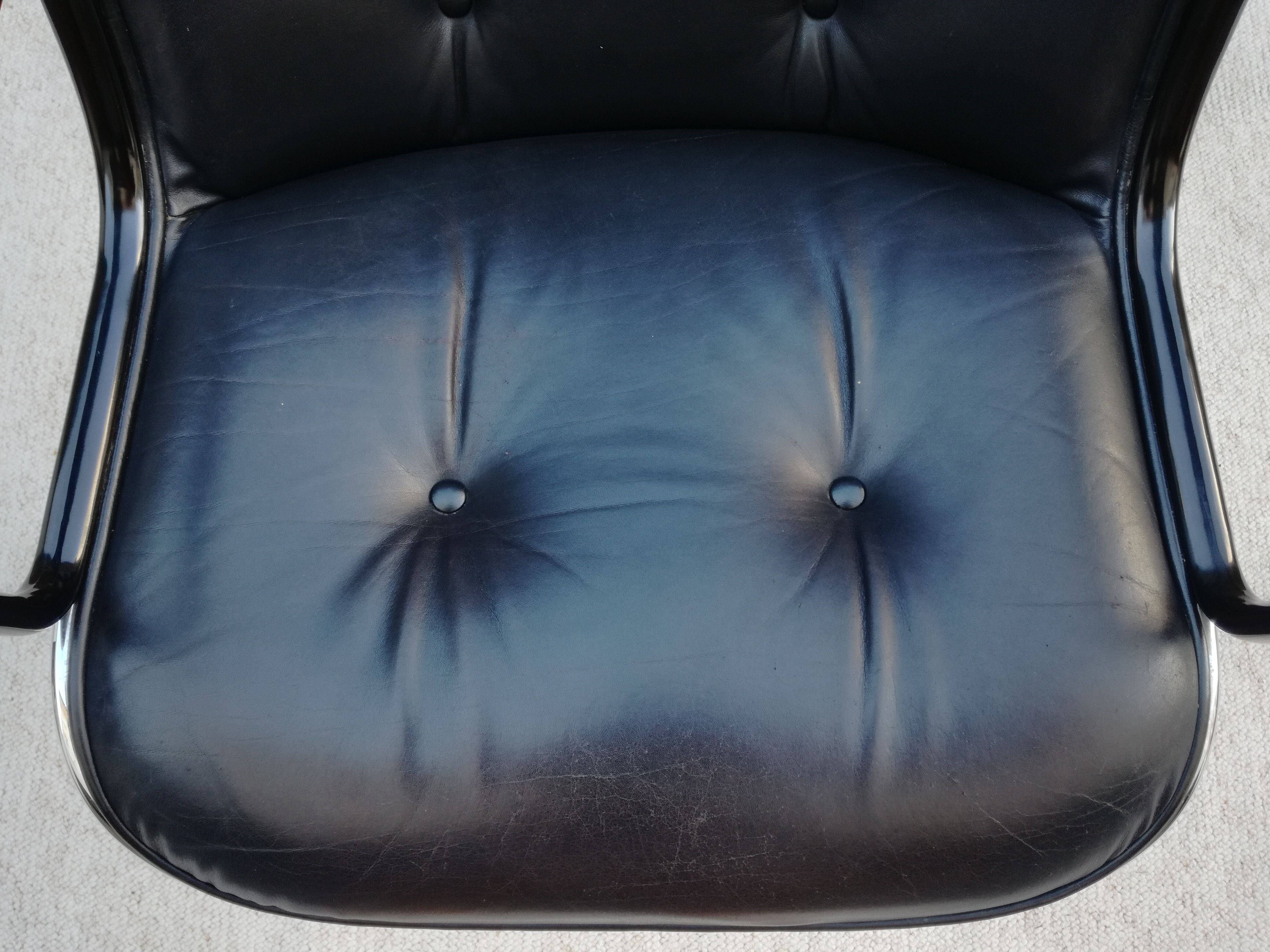 Executive model swivel chair by Charles Pollock edited by Knoll, 1970s