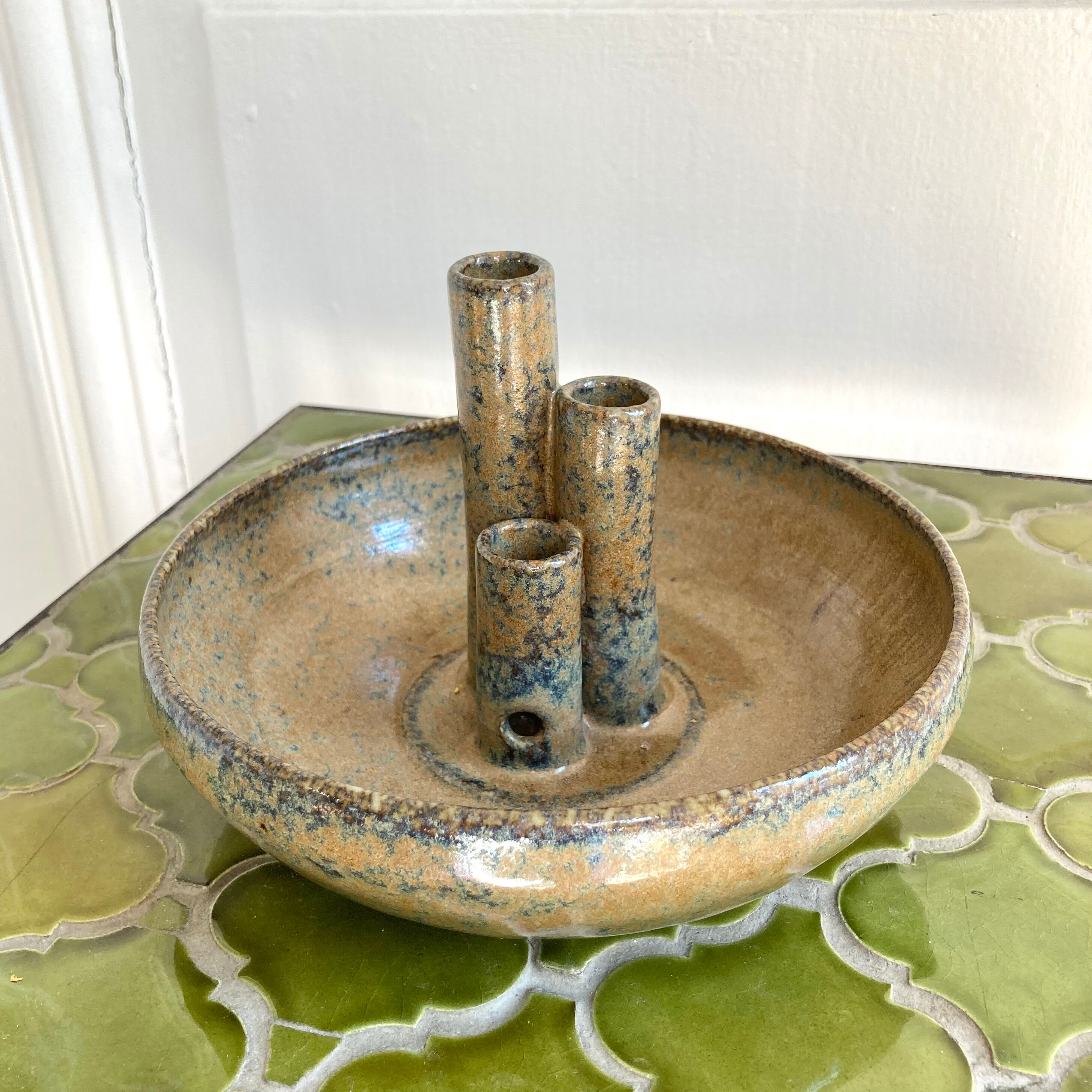 Pique vase flowers with sandstone cup