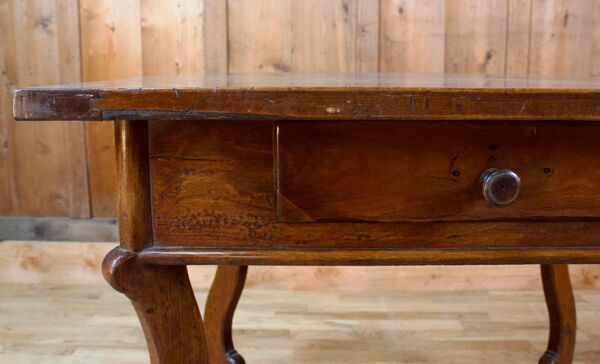 Bureau en bois fruitier du XIXe siècle