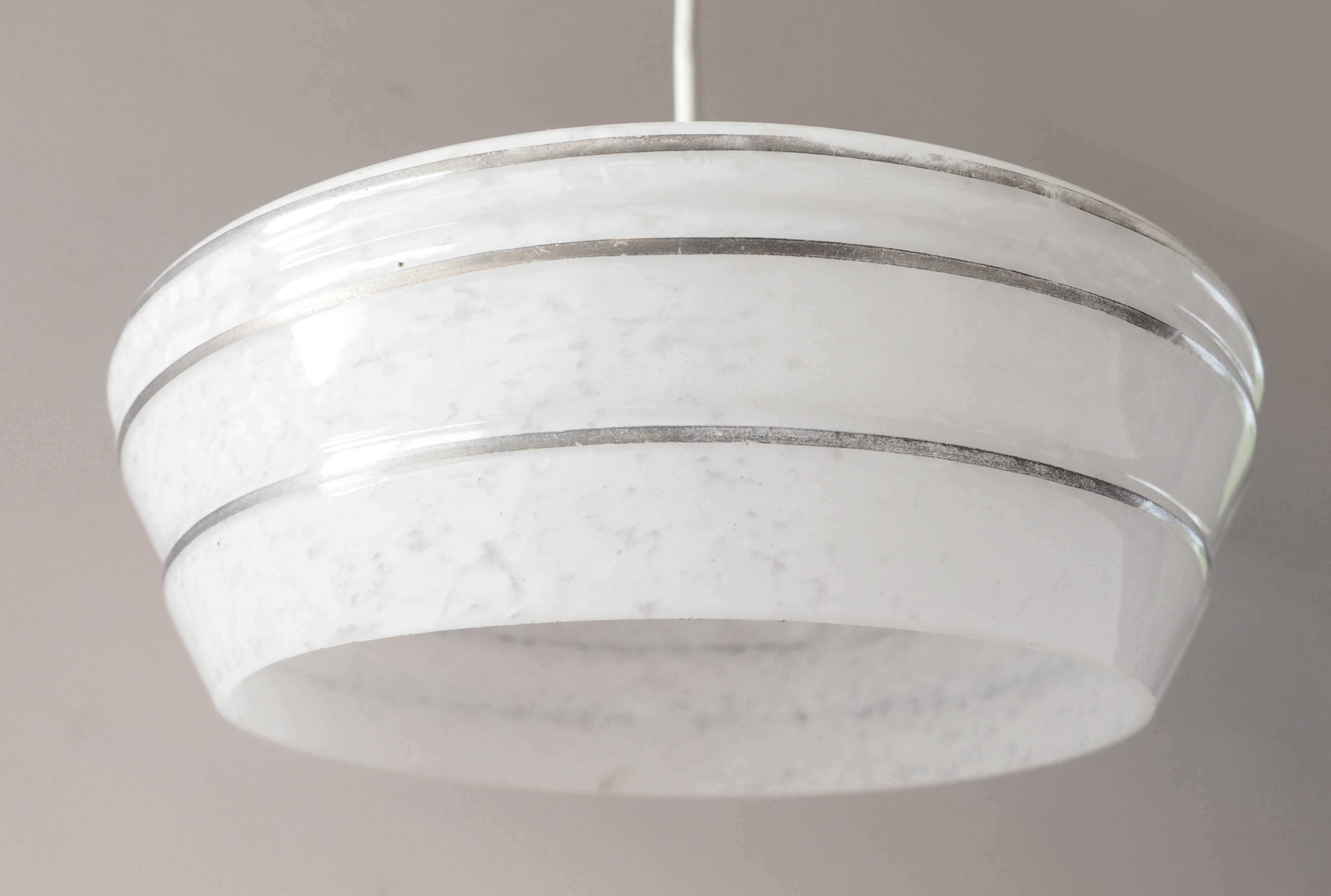 Clichy glass suspension