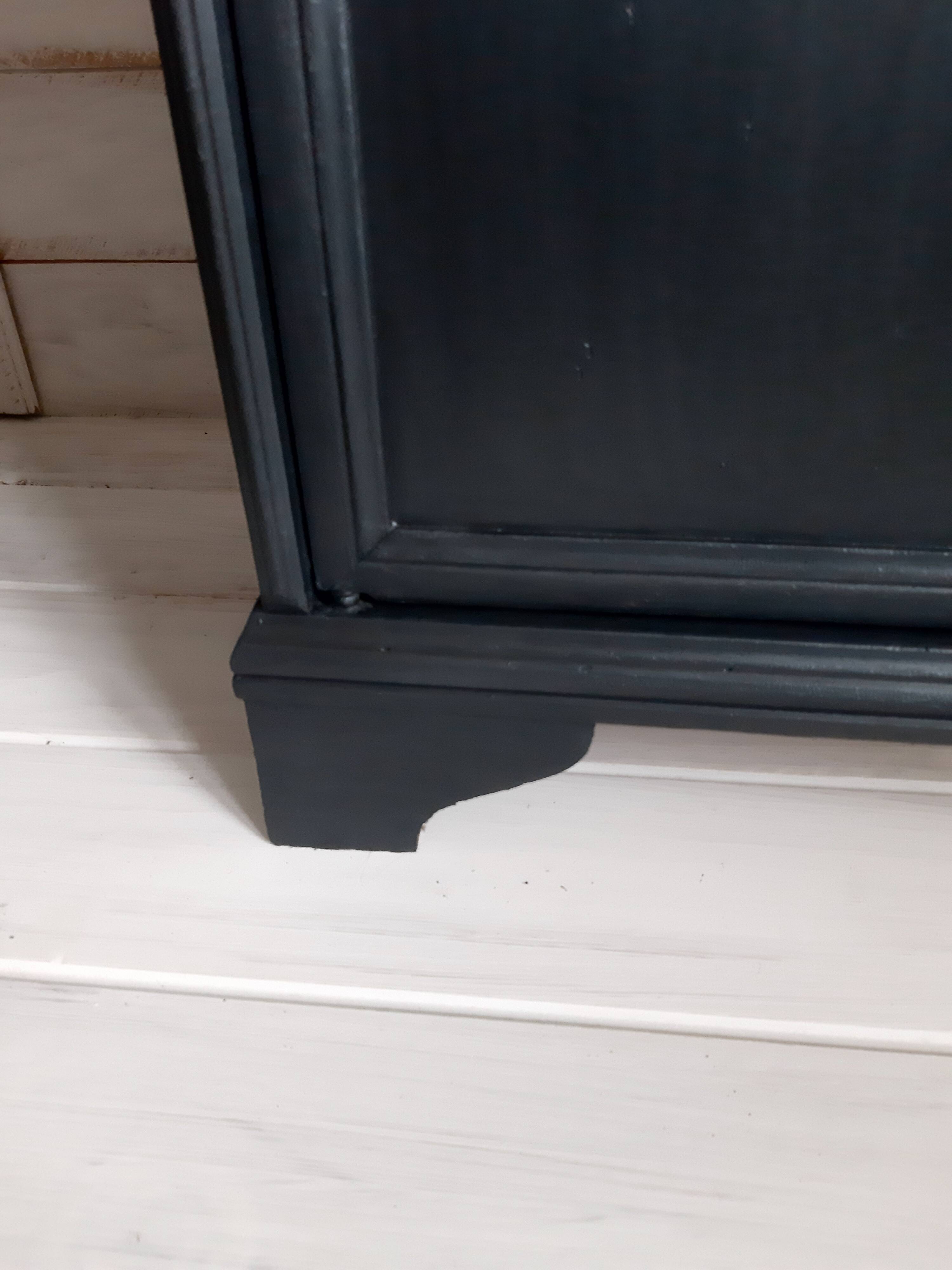 Extra Furniture/ Commodus