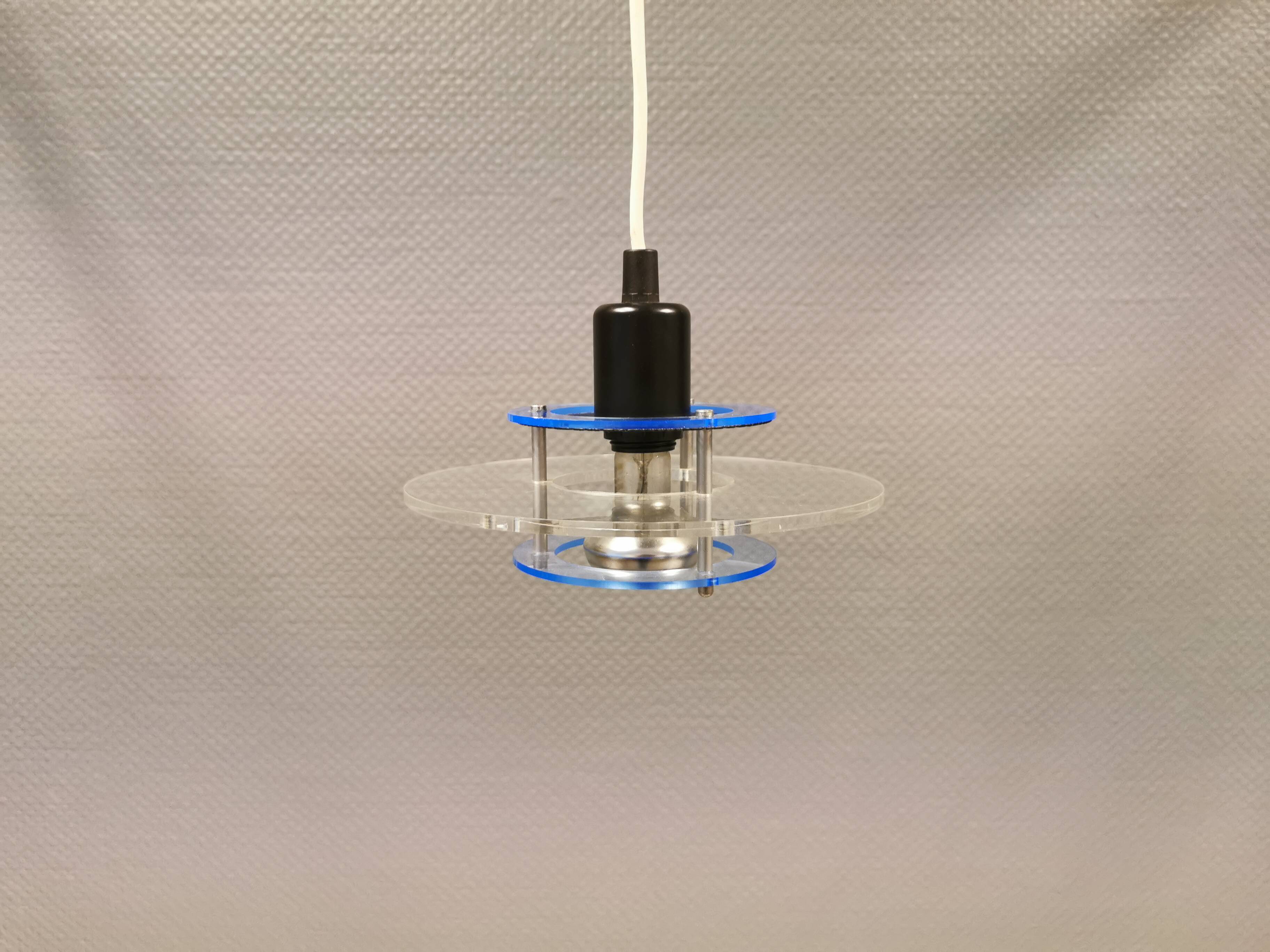 Petite suspension danoise Space-Age en verre plexi translucide, estimée années 1980.