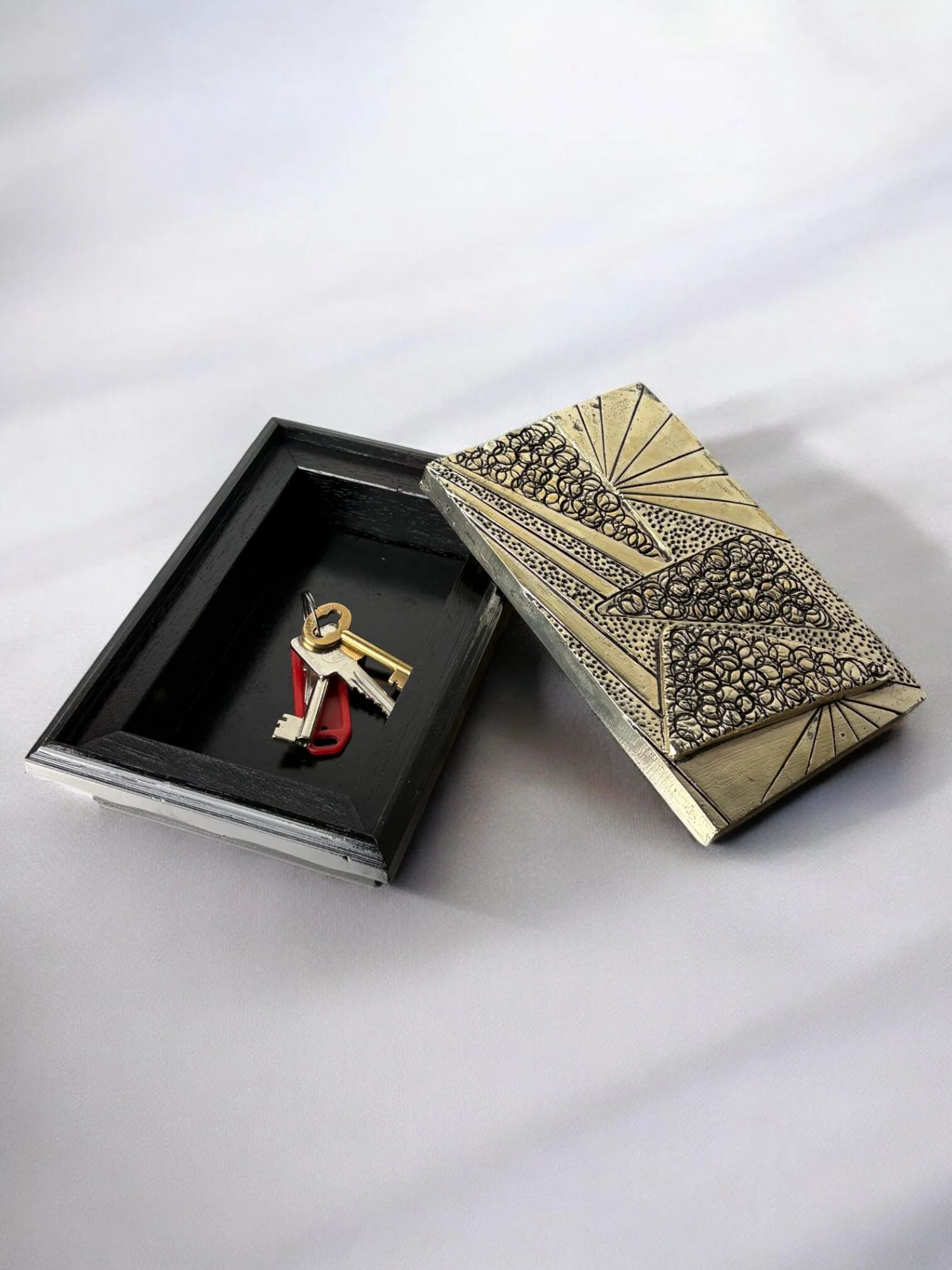 Brutalist wood and resin vanity box, Italy, 1980