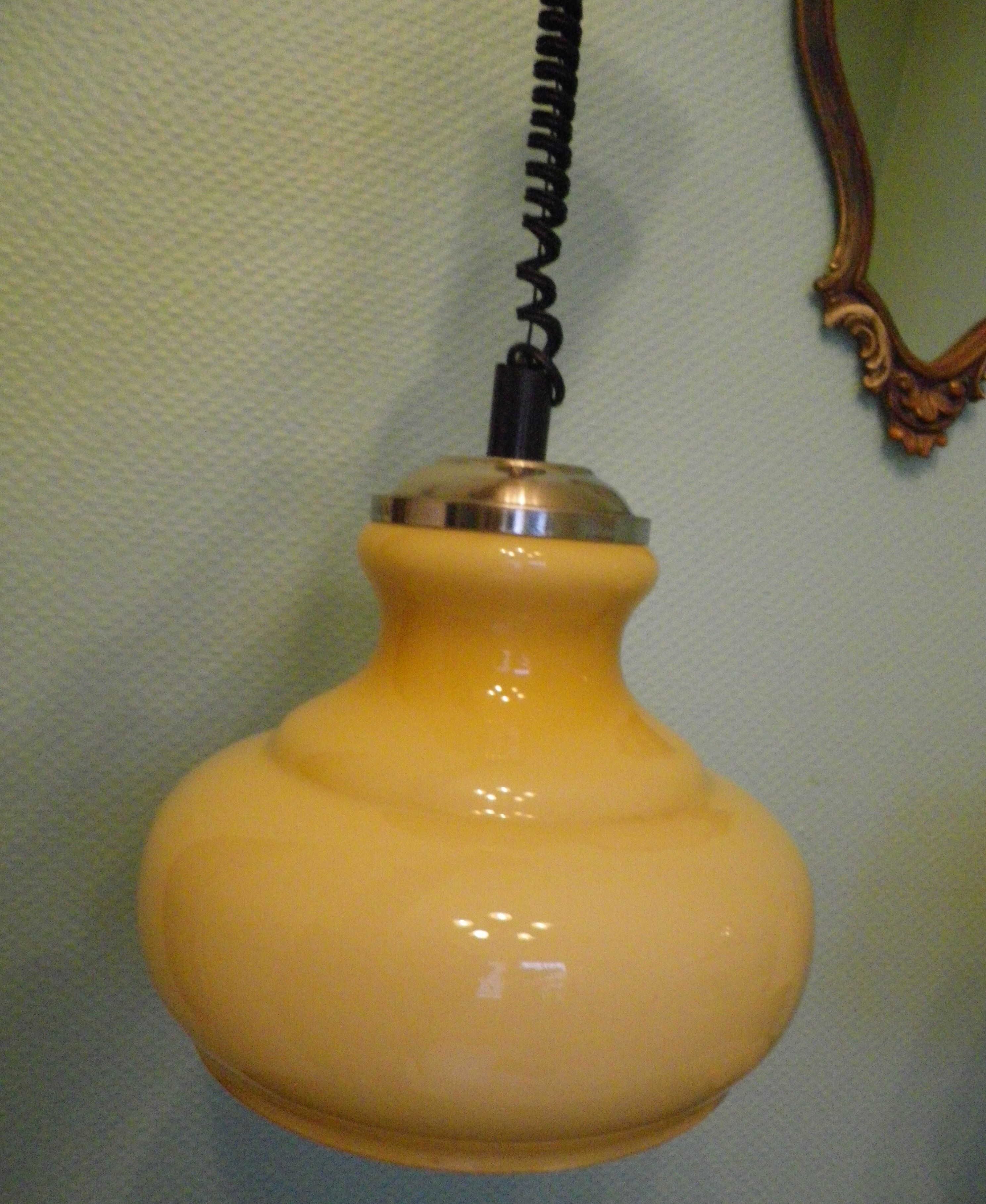 Suspension up and down, opaline lampshade, chrome metal, volvit system