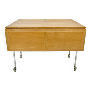 Une table d'appoint pliante