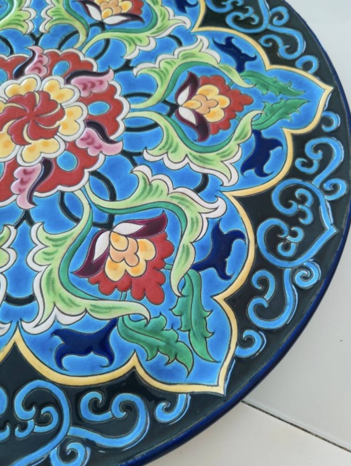 Superb enamel dish from Longwy, signed, year 1940.