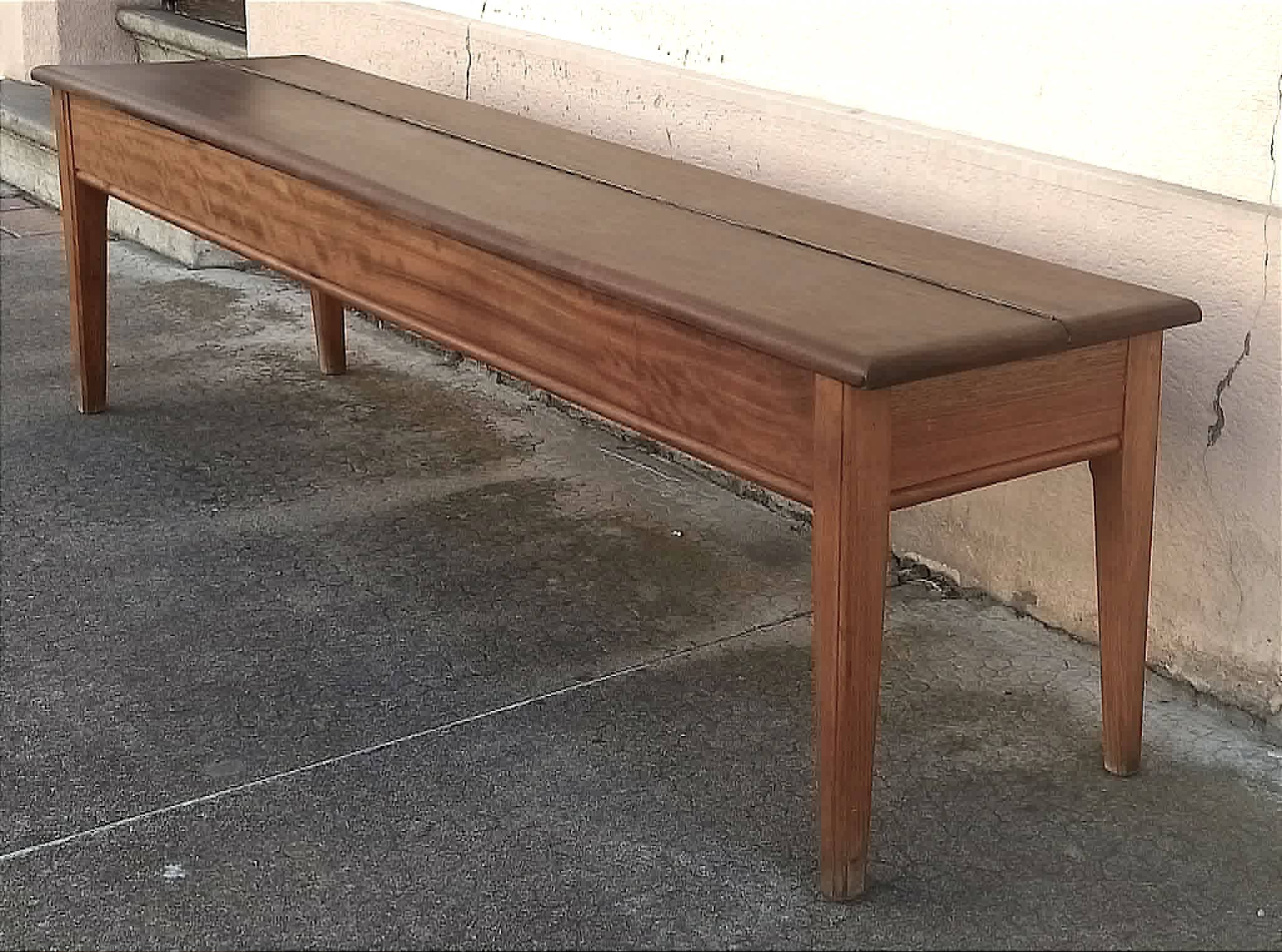 Storage bench from the 1960s, width 165.5 cm.