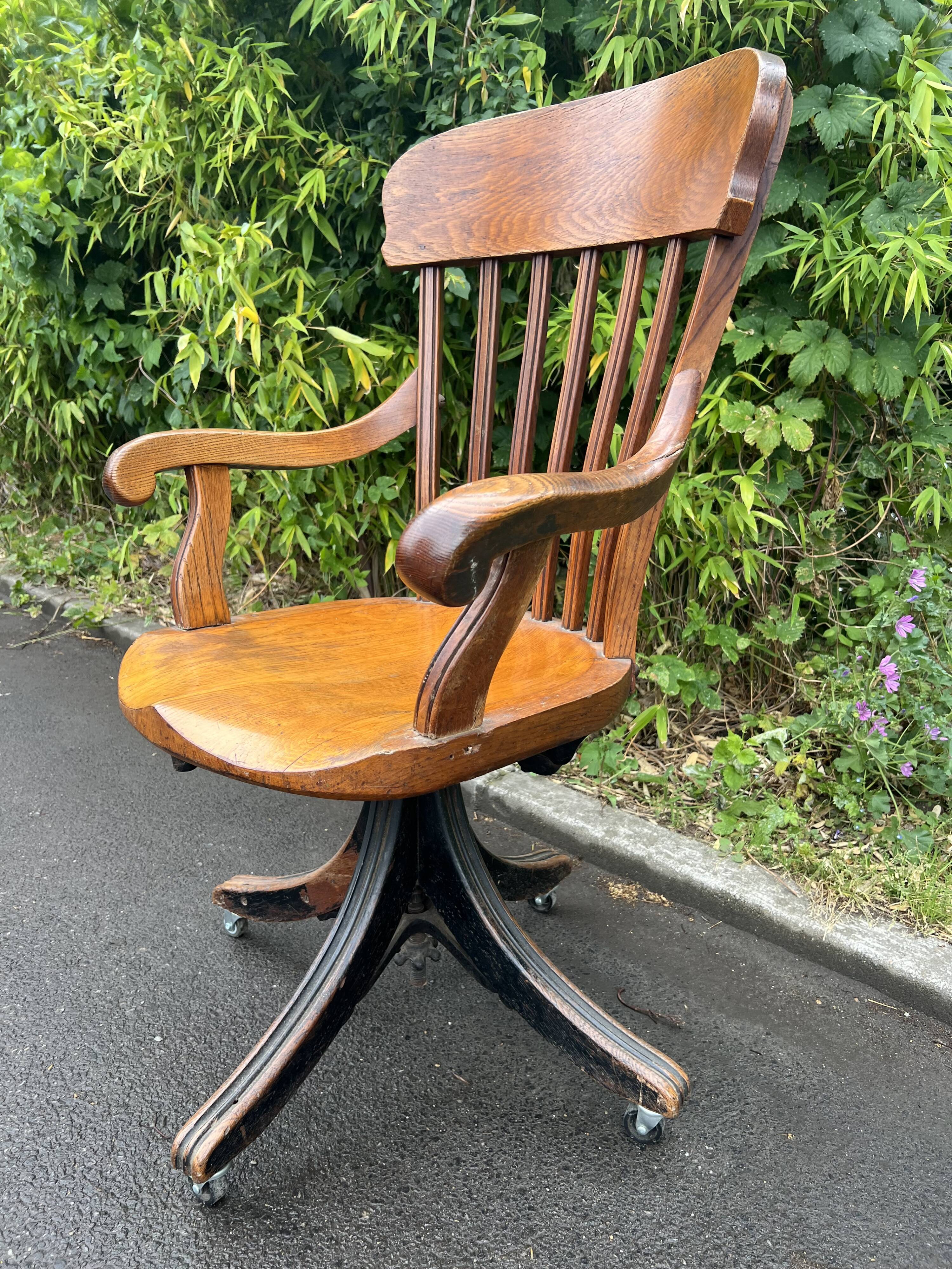 Fauteuil de bureau vintage pivotant – chêne et piètement tripode