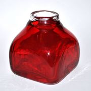 Vase carré en verre soufflé rouge