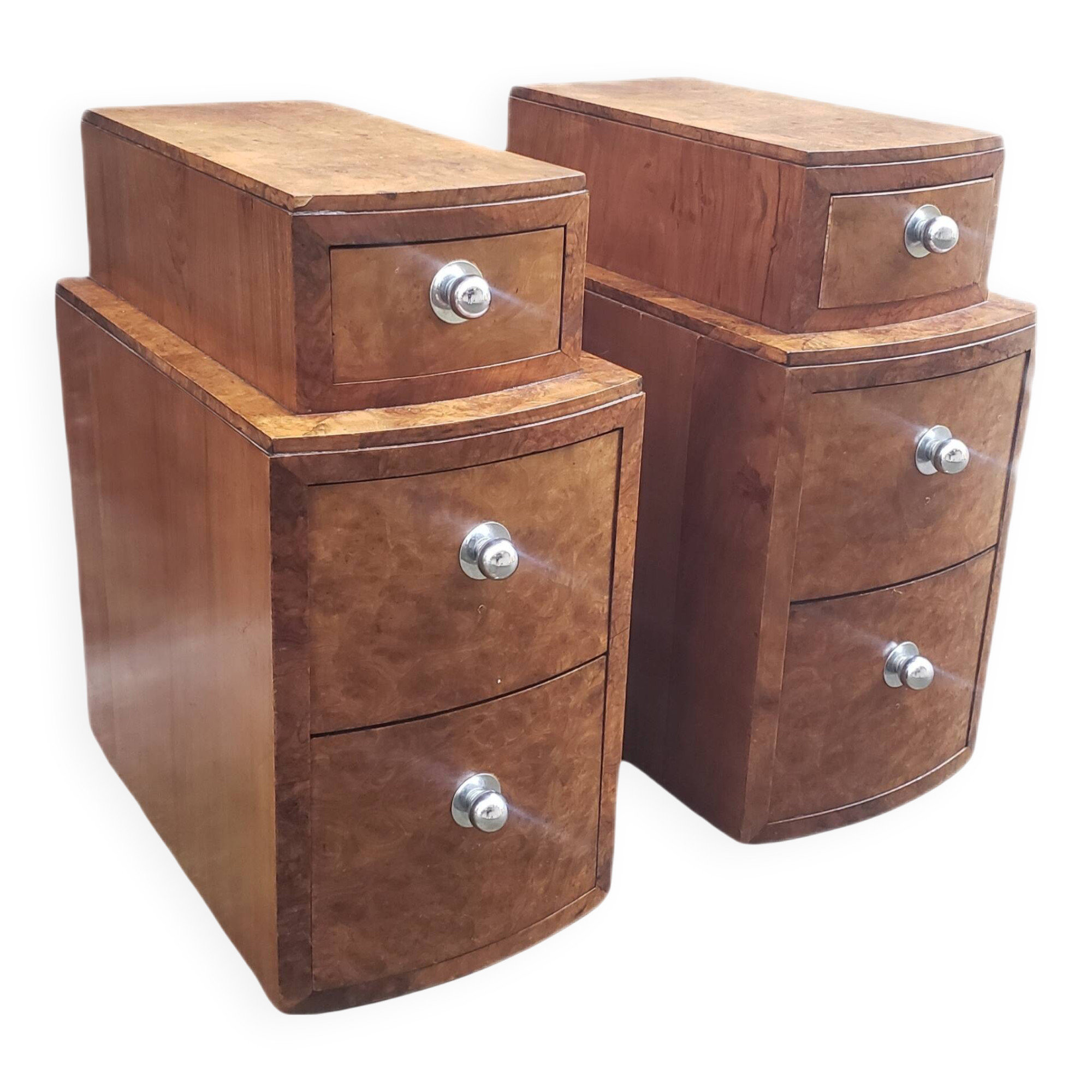Pair of Art Deco bedside tables in elm burl veneer