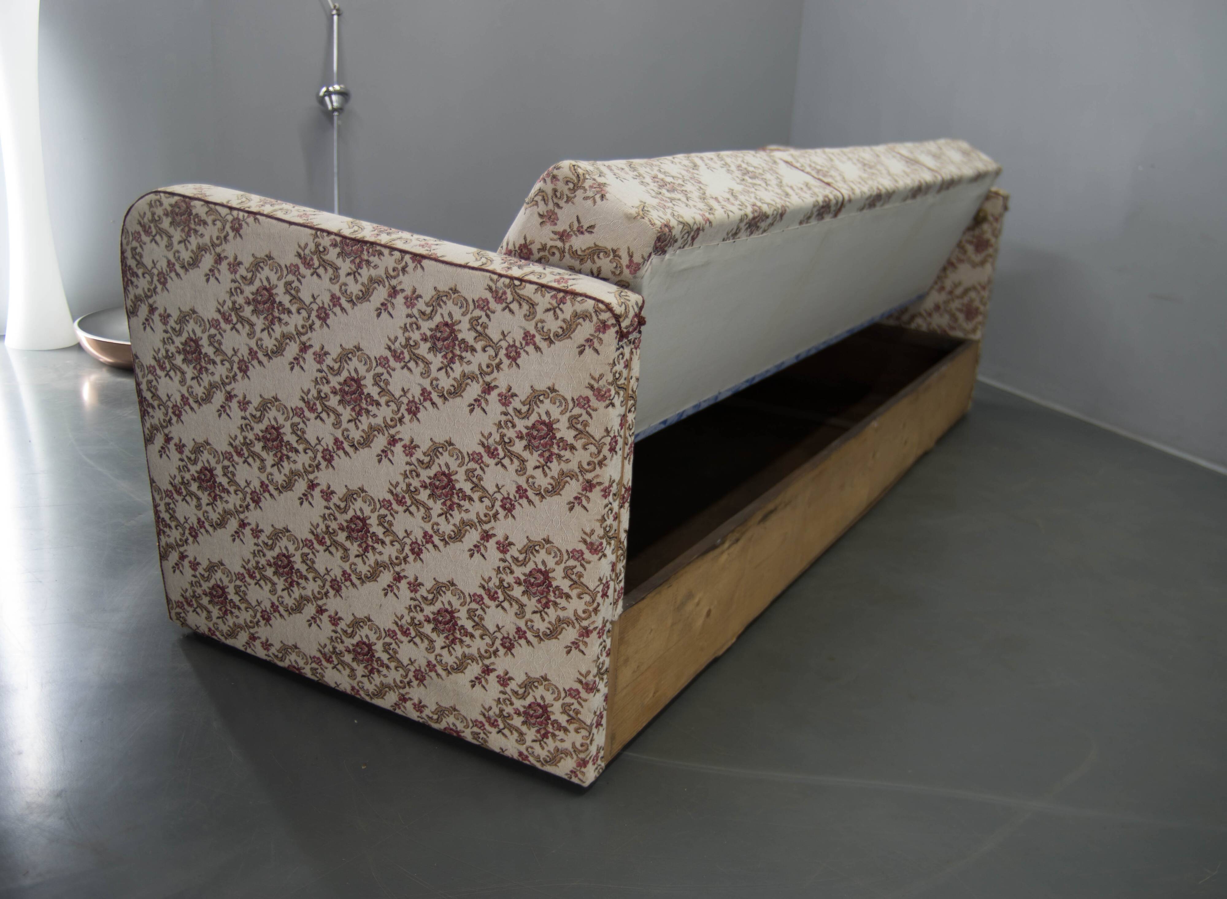 Art Deco Sofa / Day Bed H 363 by Halabala, 1930s