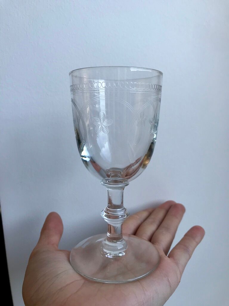 Set of 4 crystal wine glasses engraved 40-50 years