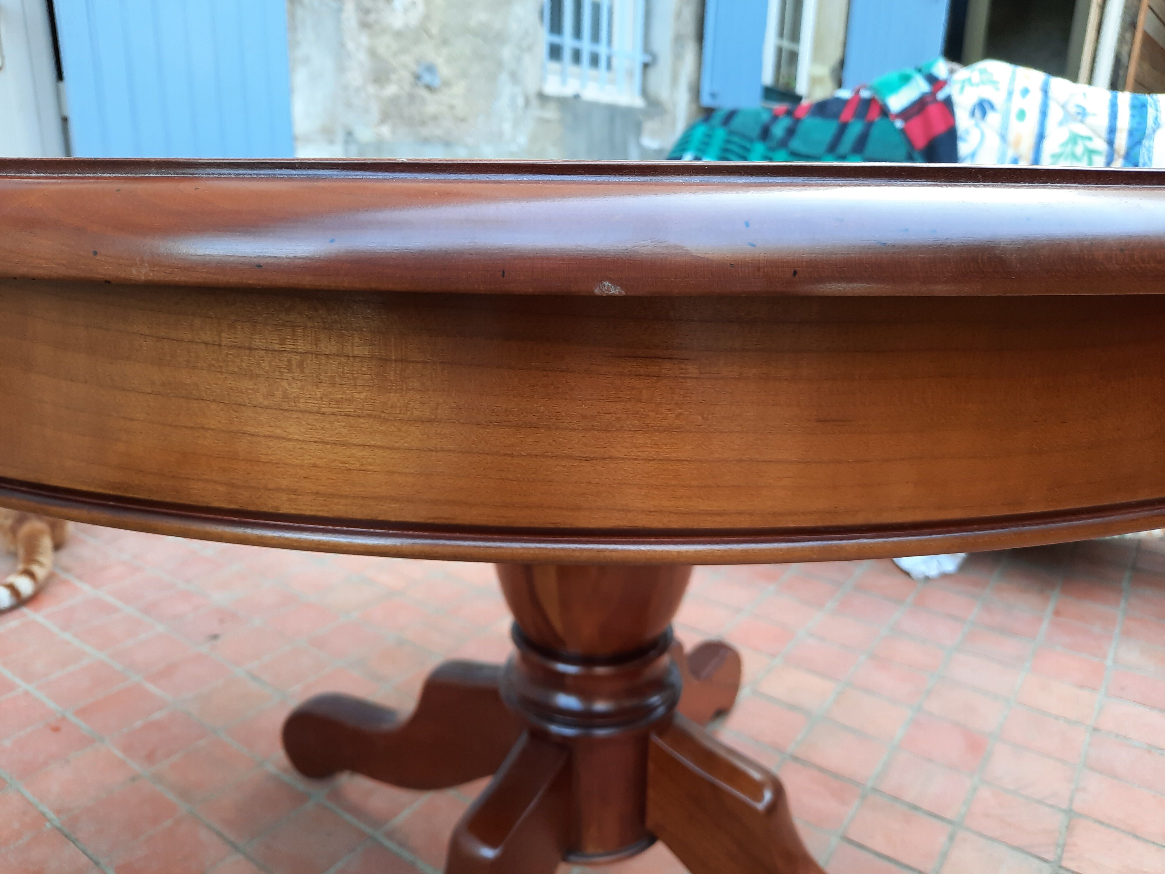 Philippe Louis style round table