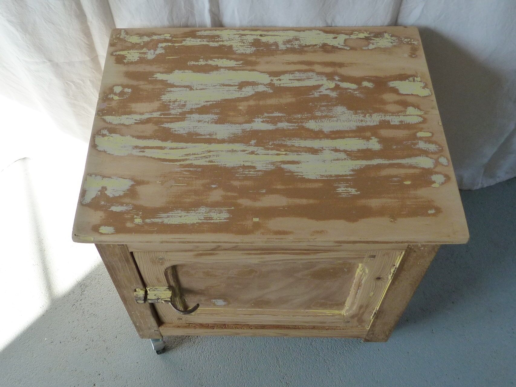 Garde-manger patiné