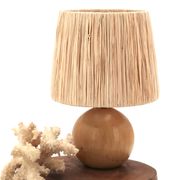 Petite lampe boule en bois blond, abat jour en raphia, années 90