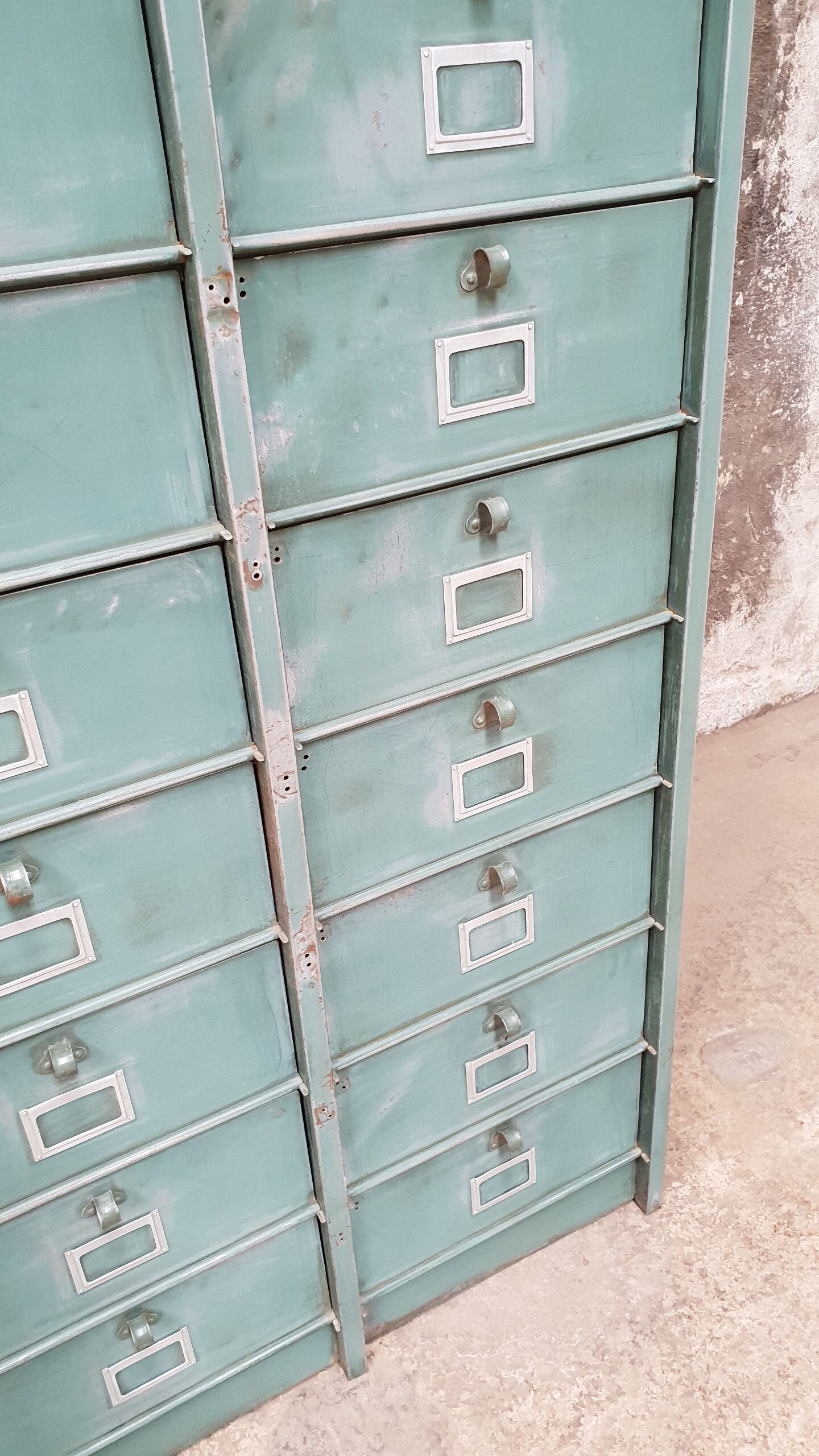 Strafor valve cabinet