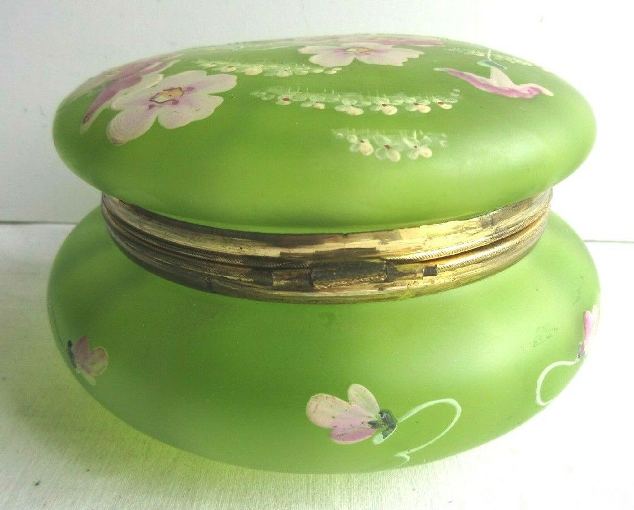 Candy box or jewelry box, Enamelled Art Nouveau glass Legras: Pink flowers